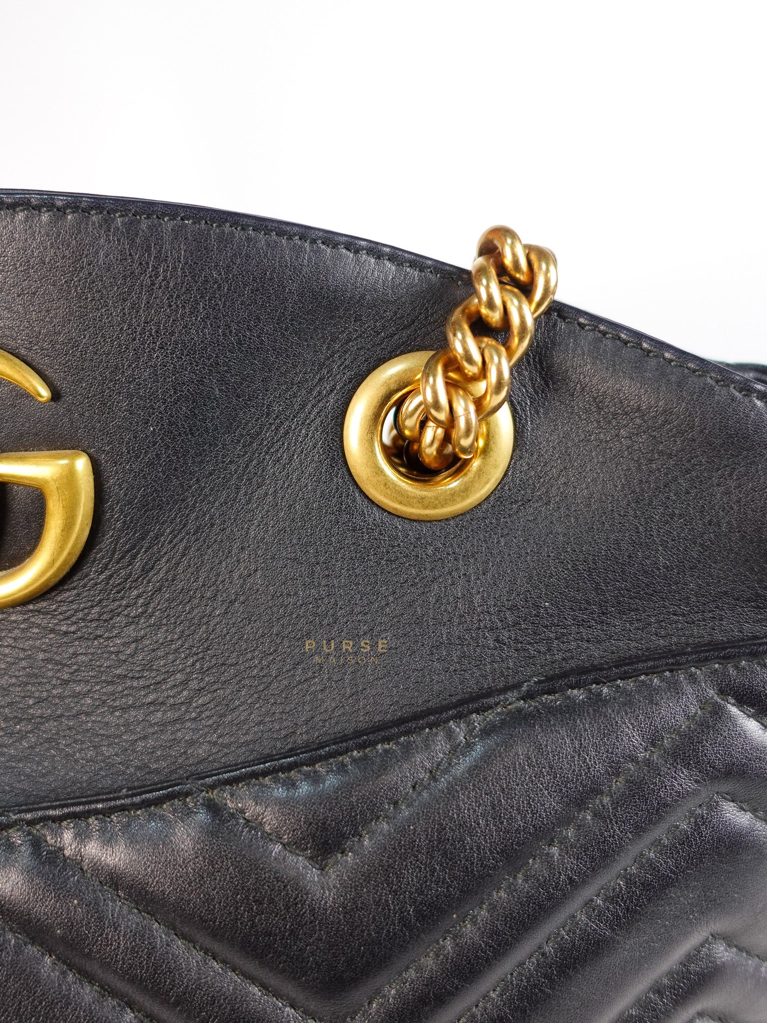 GG Marmont Matelasse Shoulder Bag Medium in Black | Purse Maison Luxury Bags Shop