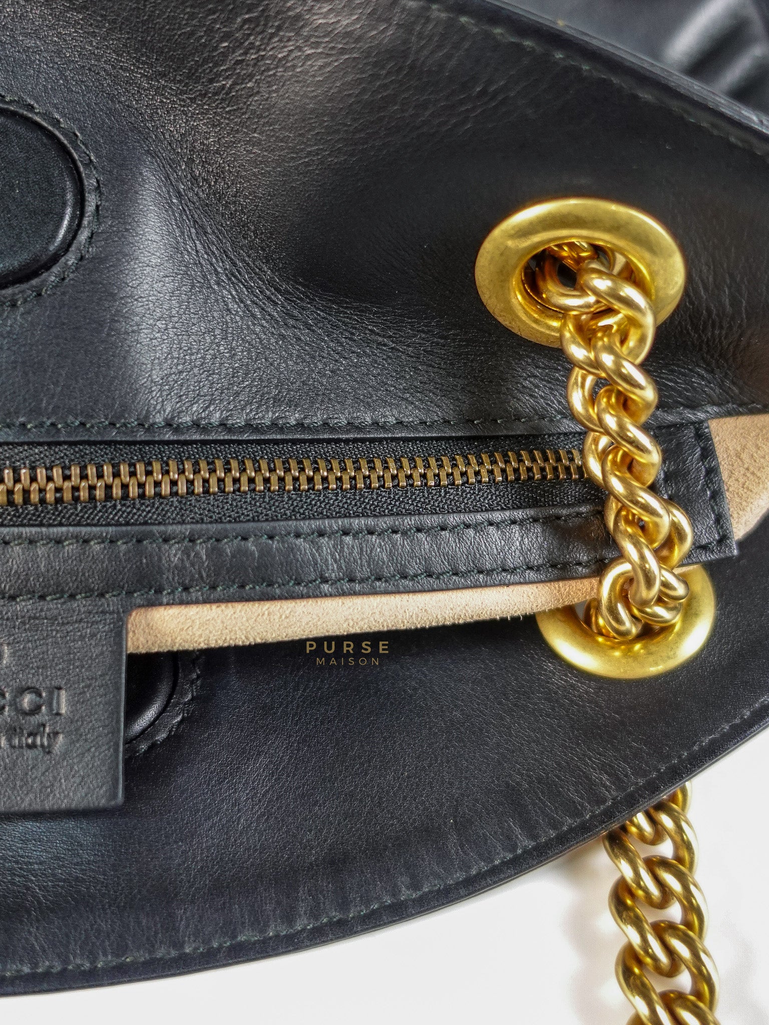 GG Marmont Matelasse Shoulder Bag Medium in Black | Purse Maison Luxury Bags Shop