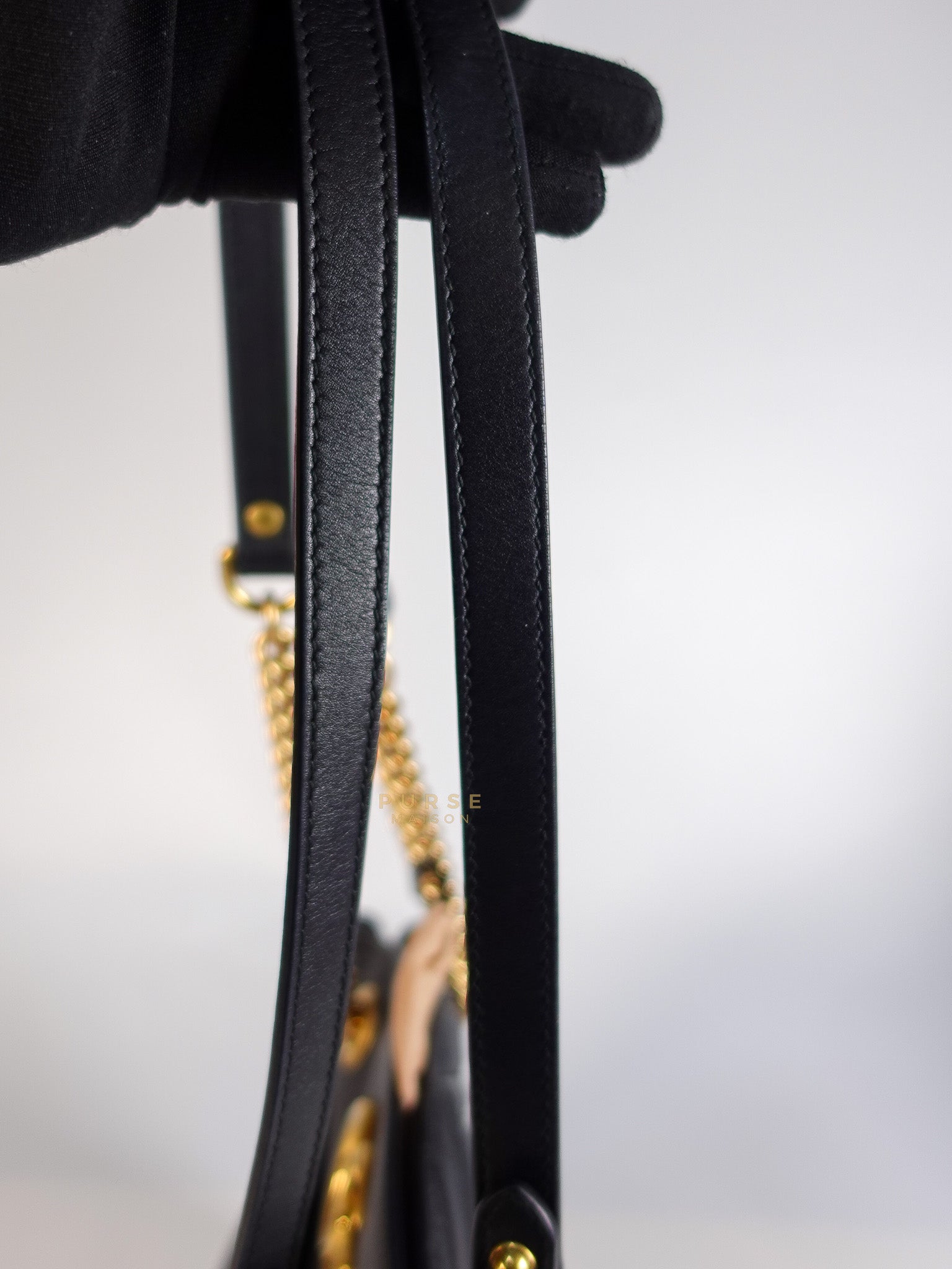 GG Marmont Matelasse Shoulder Bag Medium in Black | Purse Maison Luxury Bags Shop