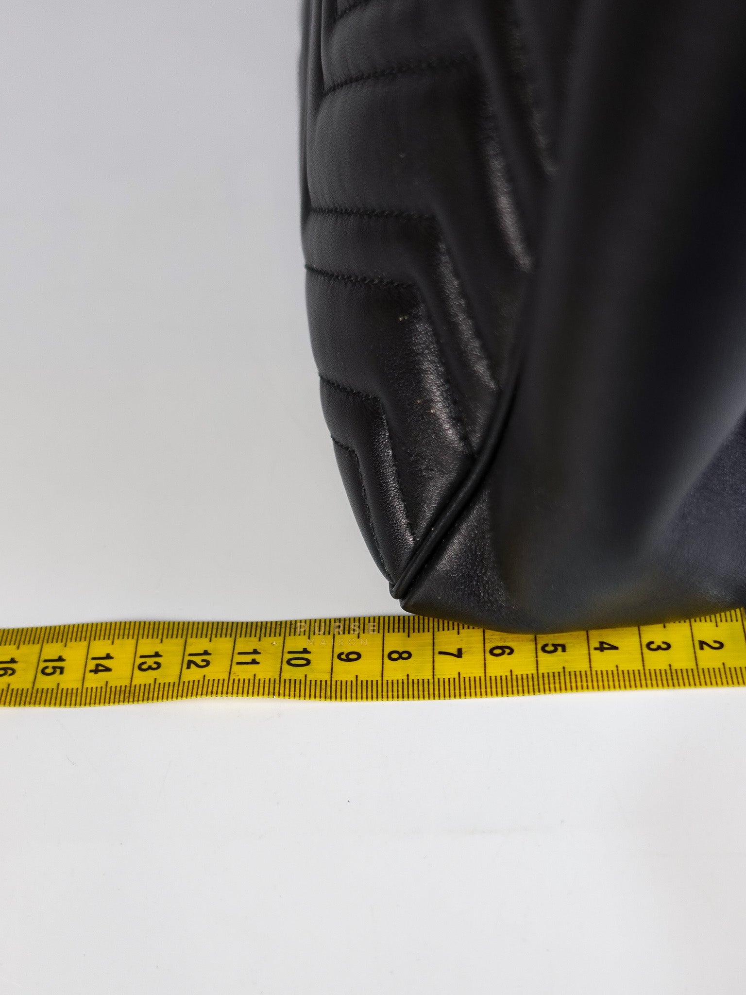 GG Marmont Matelasse Shoulder Bag Medium in Black | Purse Maison Luxury Bags Shop