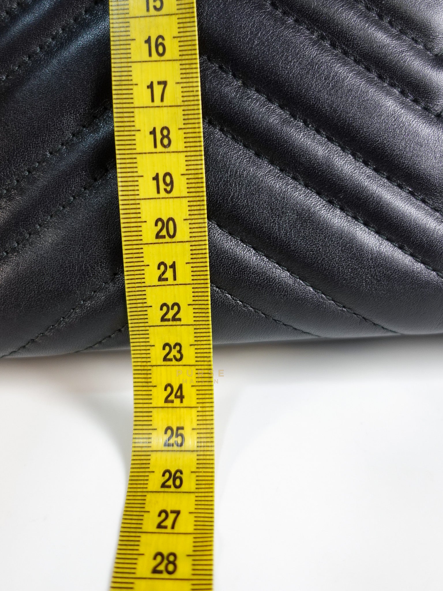 GG Marmont Matelasse Shoulder Bag Medium in Black | Purse Maison Luxury Bags Shop