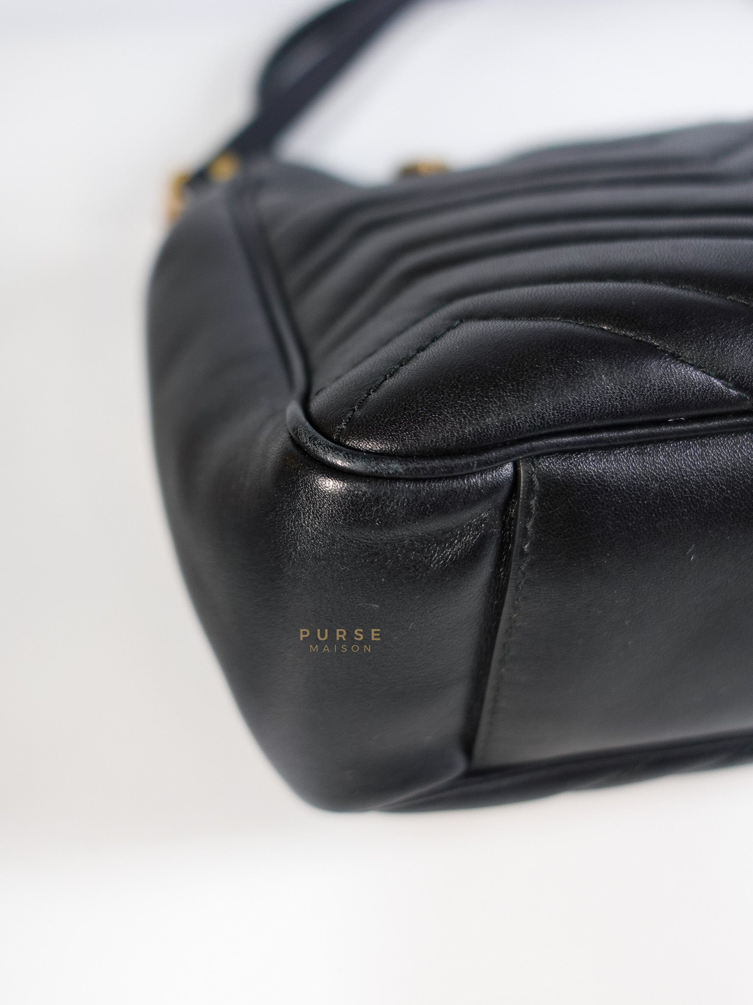 GG Marmont Matelasse Shoulder Bag Medium in Black | Purse Maison Luxury Bags Shop