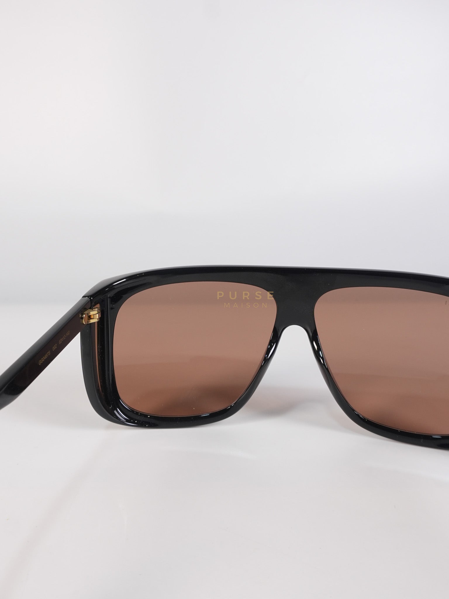 GG0467S Sunglasses in Black/Maroon | Purse Maison Luxury Bags Shop