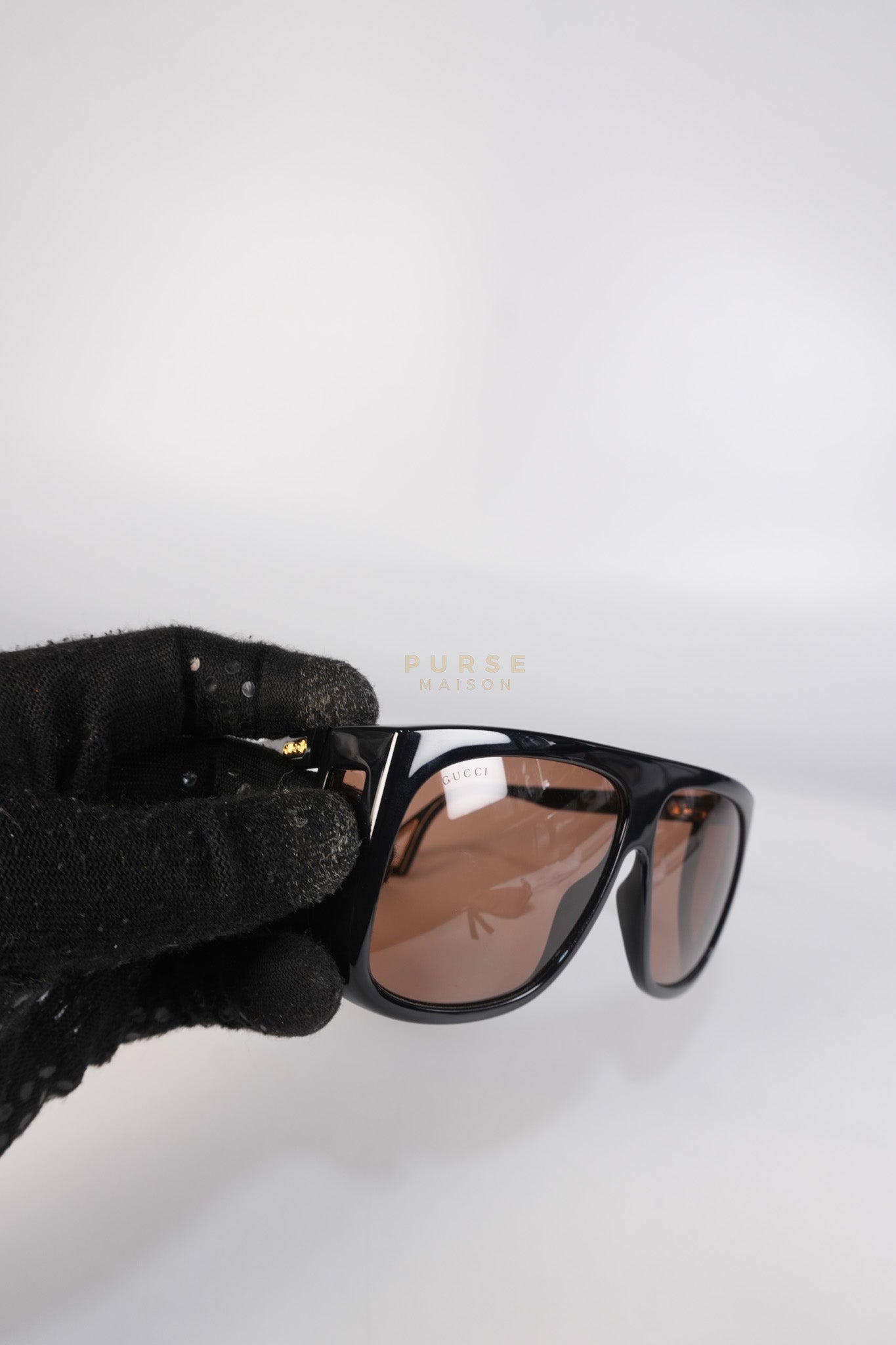 GG0467S Sunglasses in Black/Maroon | Purse Maison Luxury Bags Shop