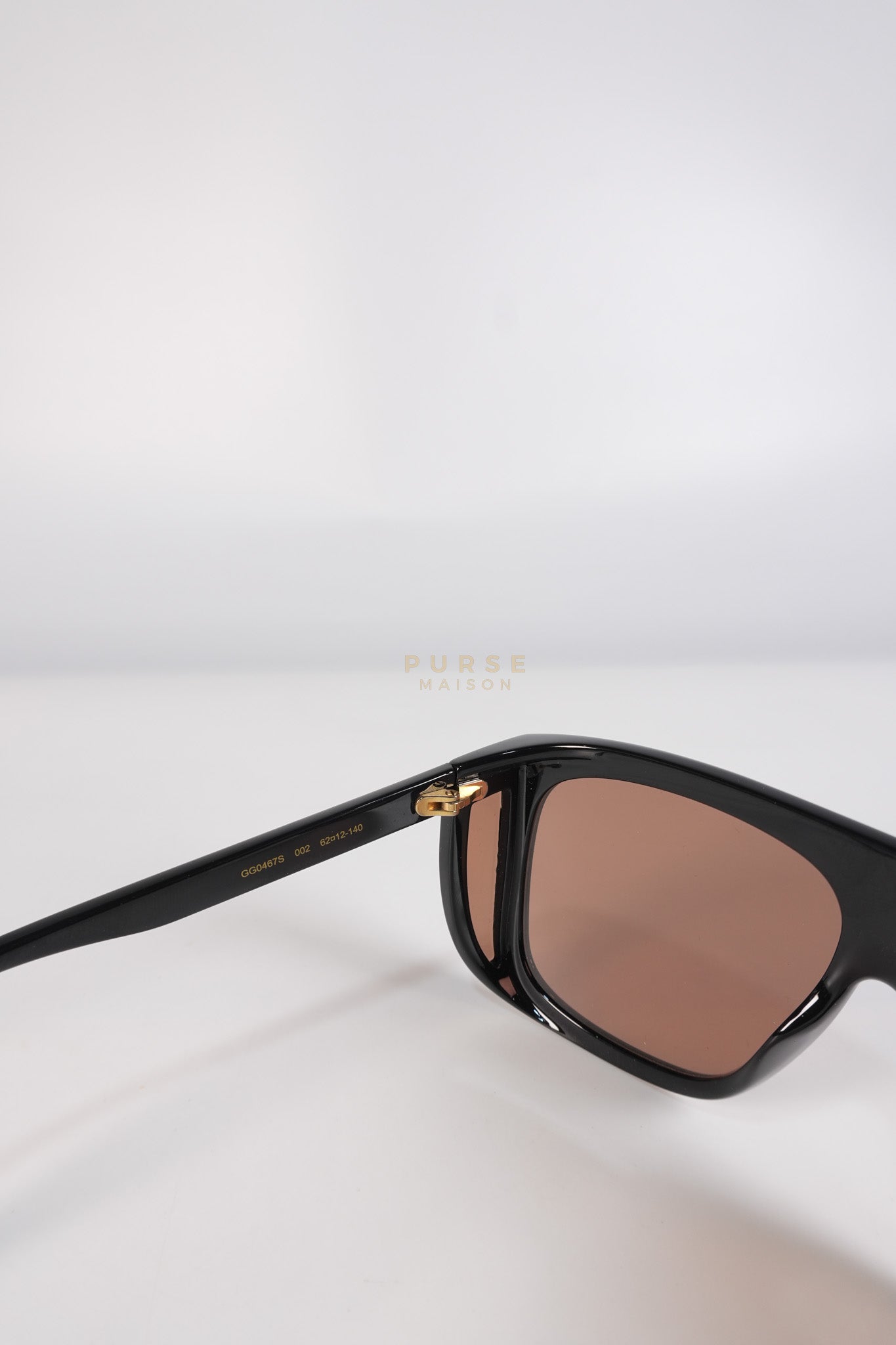 GG0467S Sunglasses in Black/Maroon | Purse Maison Luxury Bags Shop