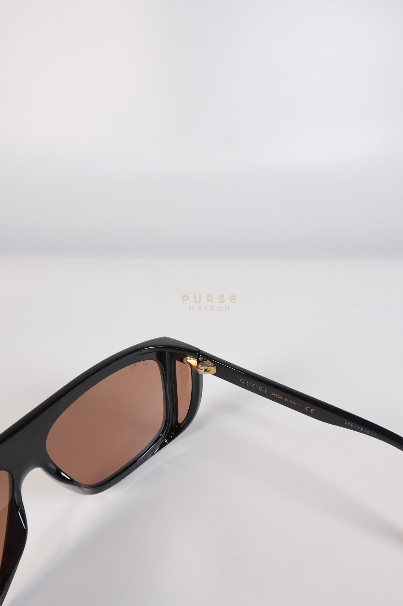 GG0467S Sunglasses in Black/Maroon | Purse Maison Luxury Bags Shop