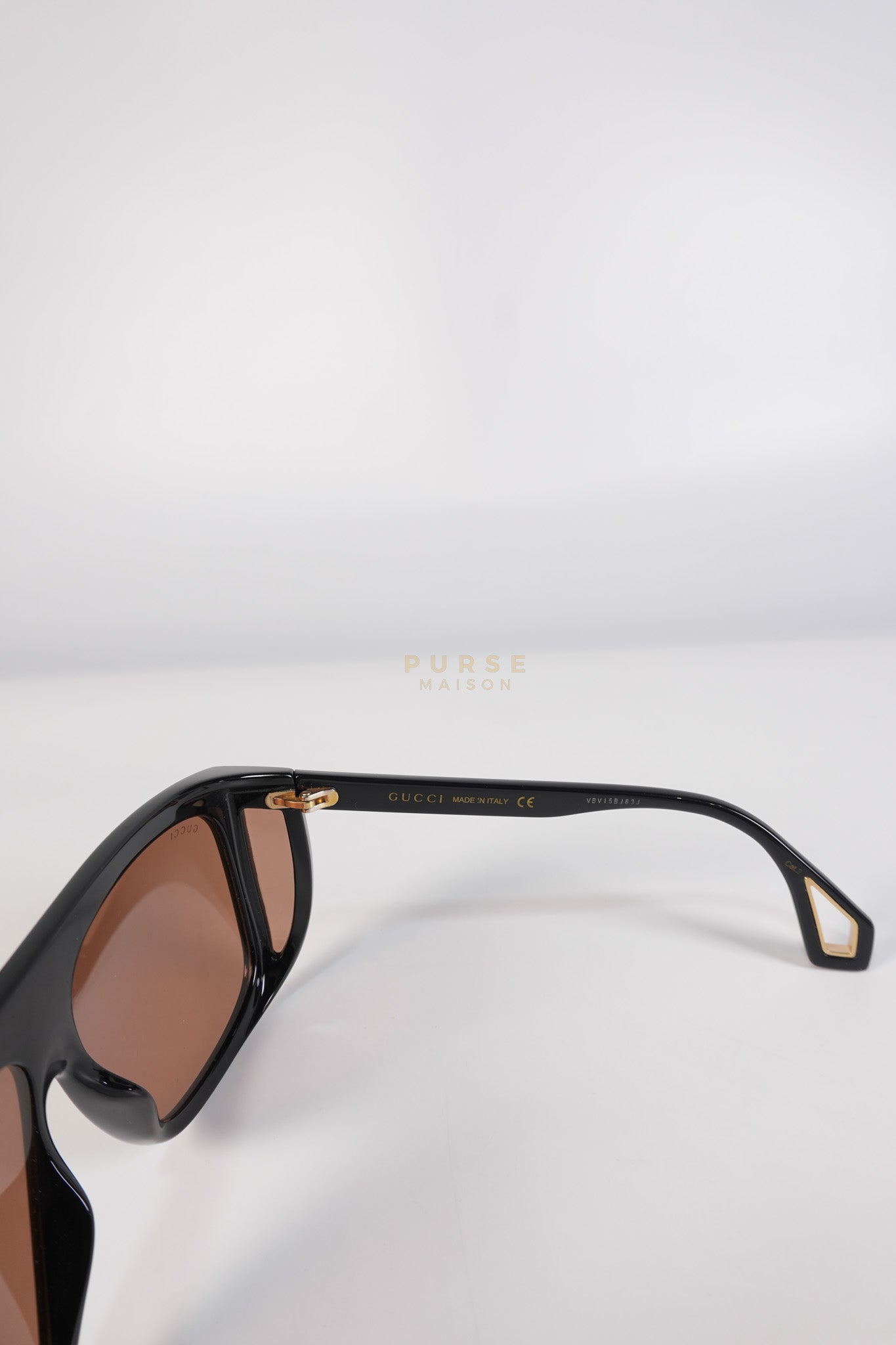 GG0467S Sunglasses in Black/Maroon | Purse Maison Luxury Bags Shop