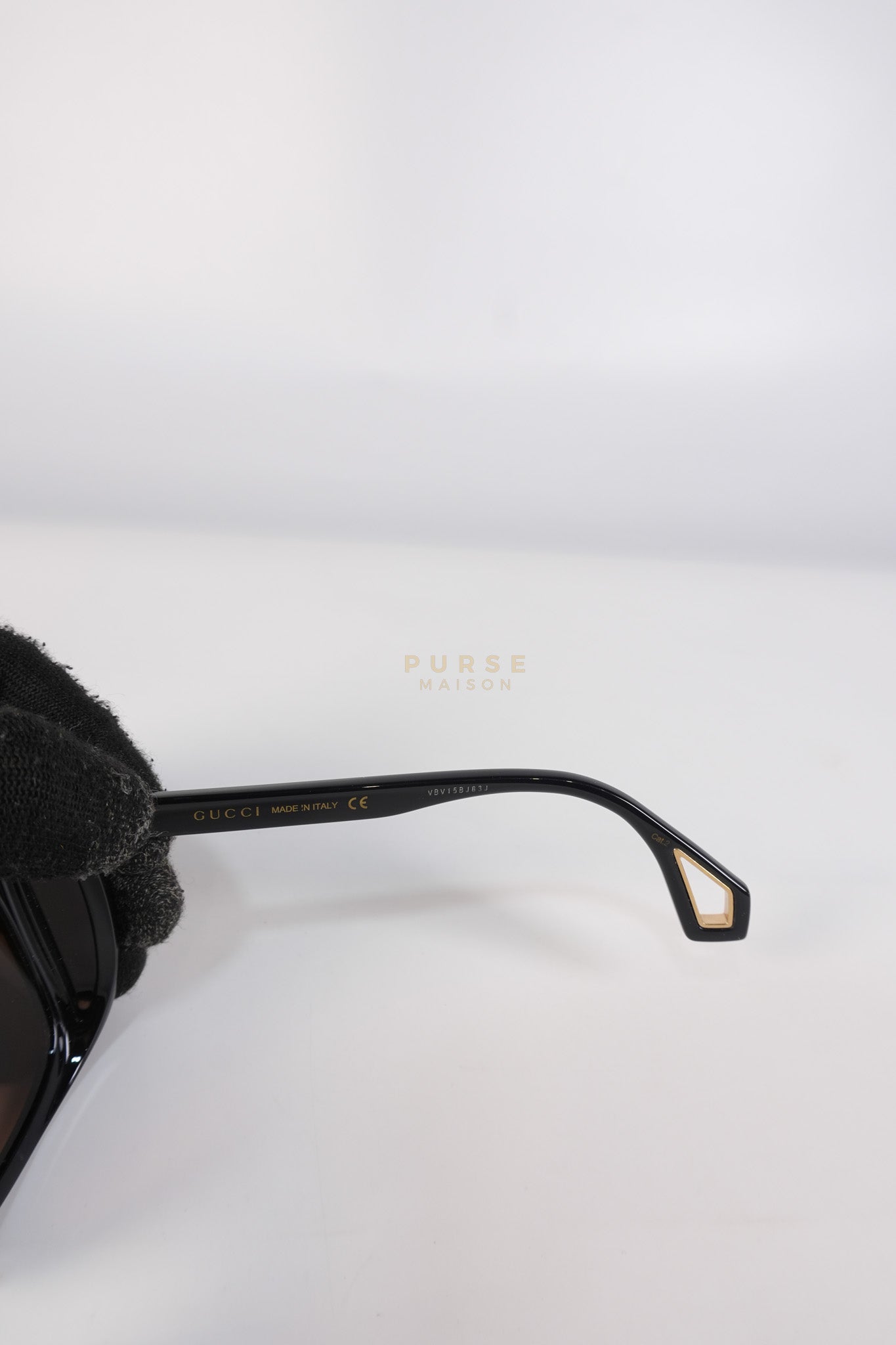 GG0467S Sunglasses in Black/Maroon | Purse Maison Luxury Bags Shop