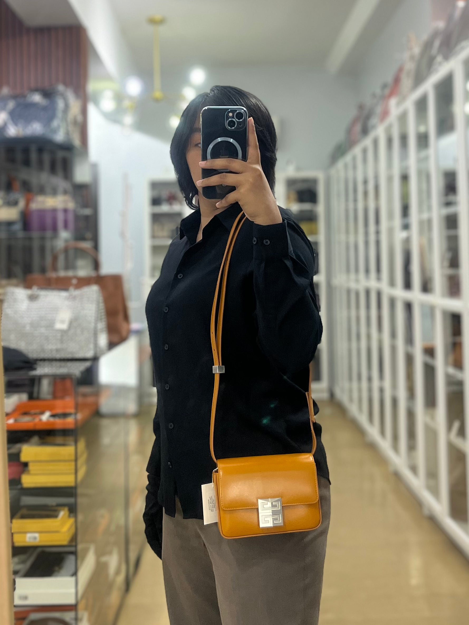 4G Small Caramel in Smooth Leather Crossbody Bag | Purse Maison Luxury Bags Shop