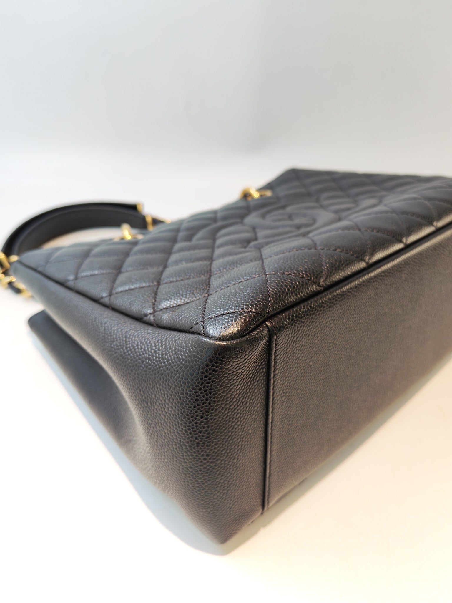 Grand Shopping Tote (GST) in Black Caviar Leather and Gold Hardware Series 18/13 | Purse Maison Luxury Bags Shop