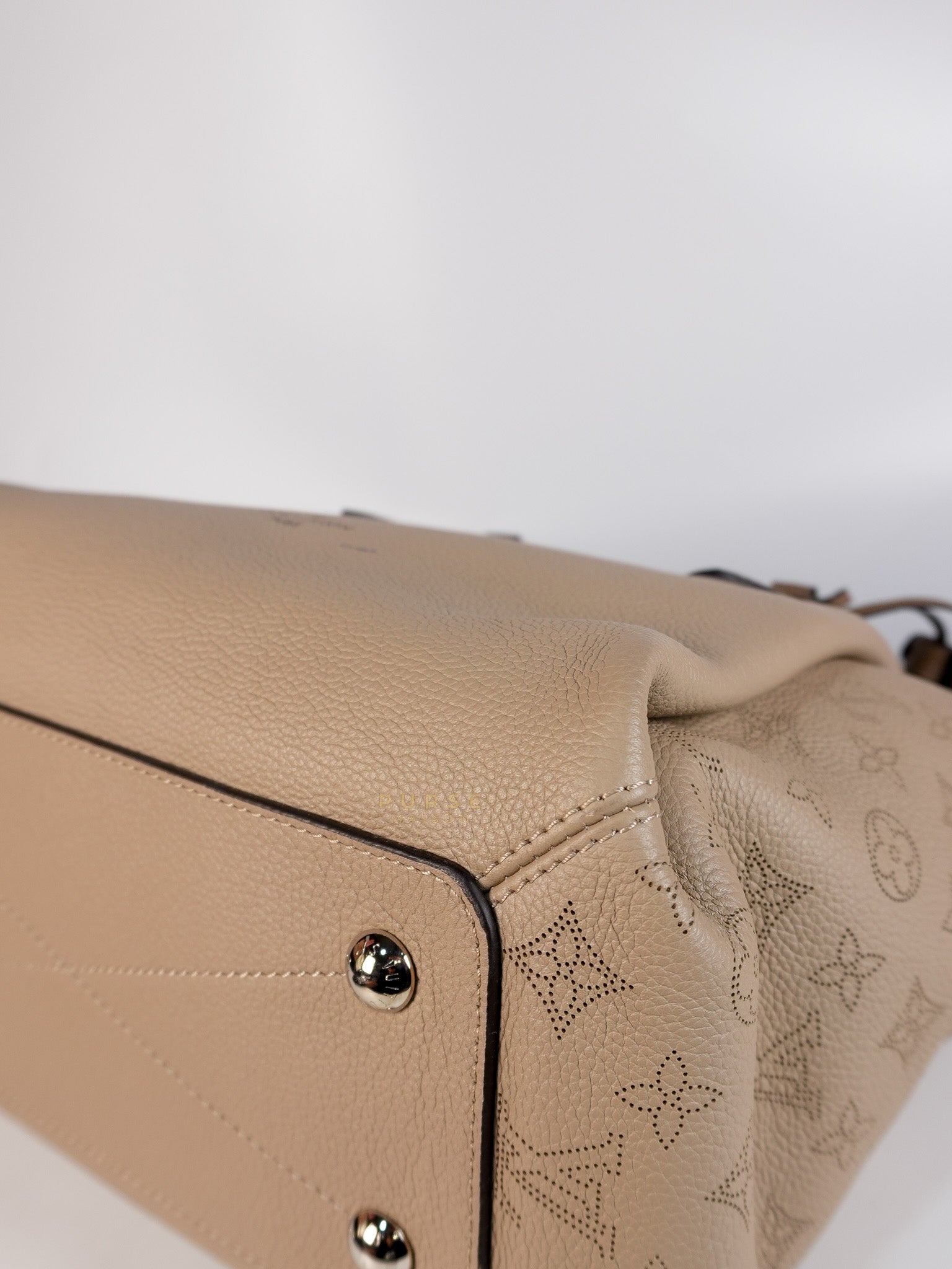 Haumea Shoulder Bag in Galet Mahina Leather (Date code: AH3188) | Purse Maison Luxury Bags Shop