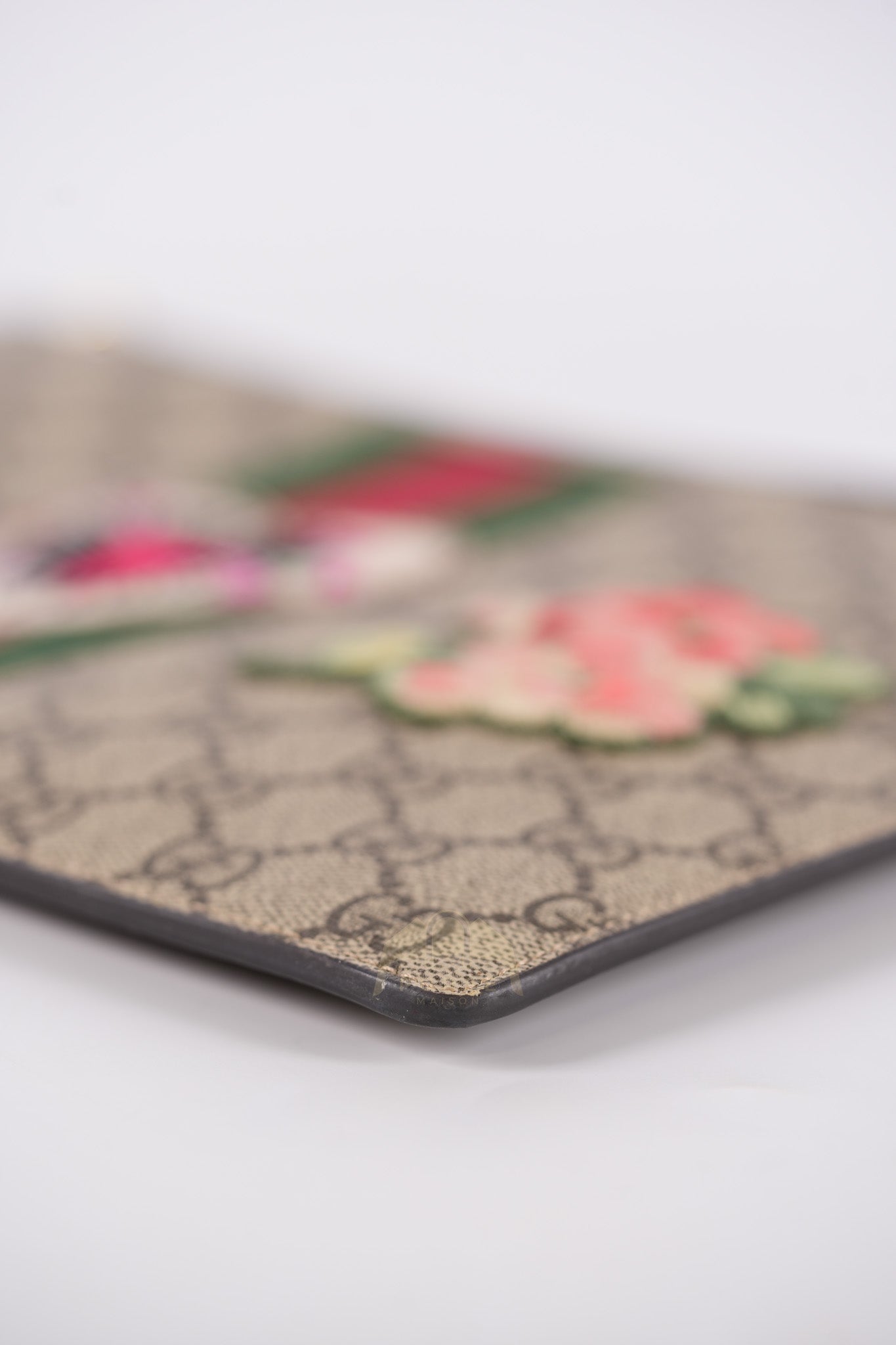 Heart Patch Pouch in GG Supreme Canvas | Purse Maison Luxury Bags Shop