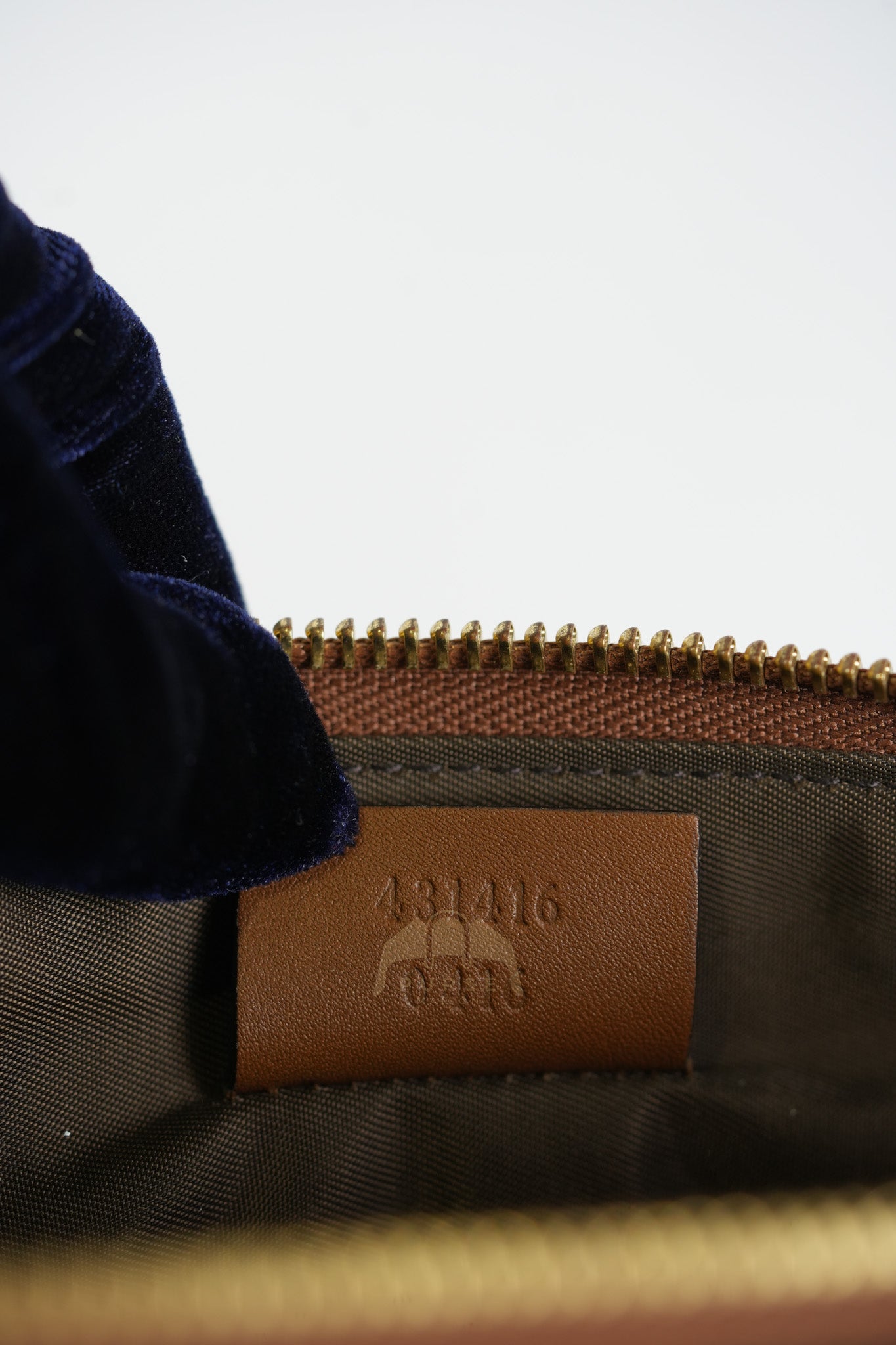 Heart Patch Pouch in GG Supreme Canvas | Purse Maison Luxury Bags Shop