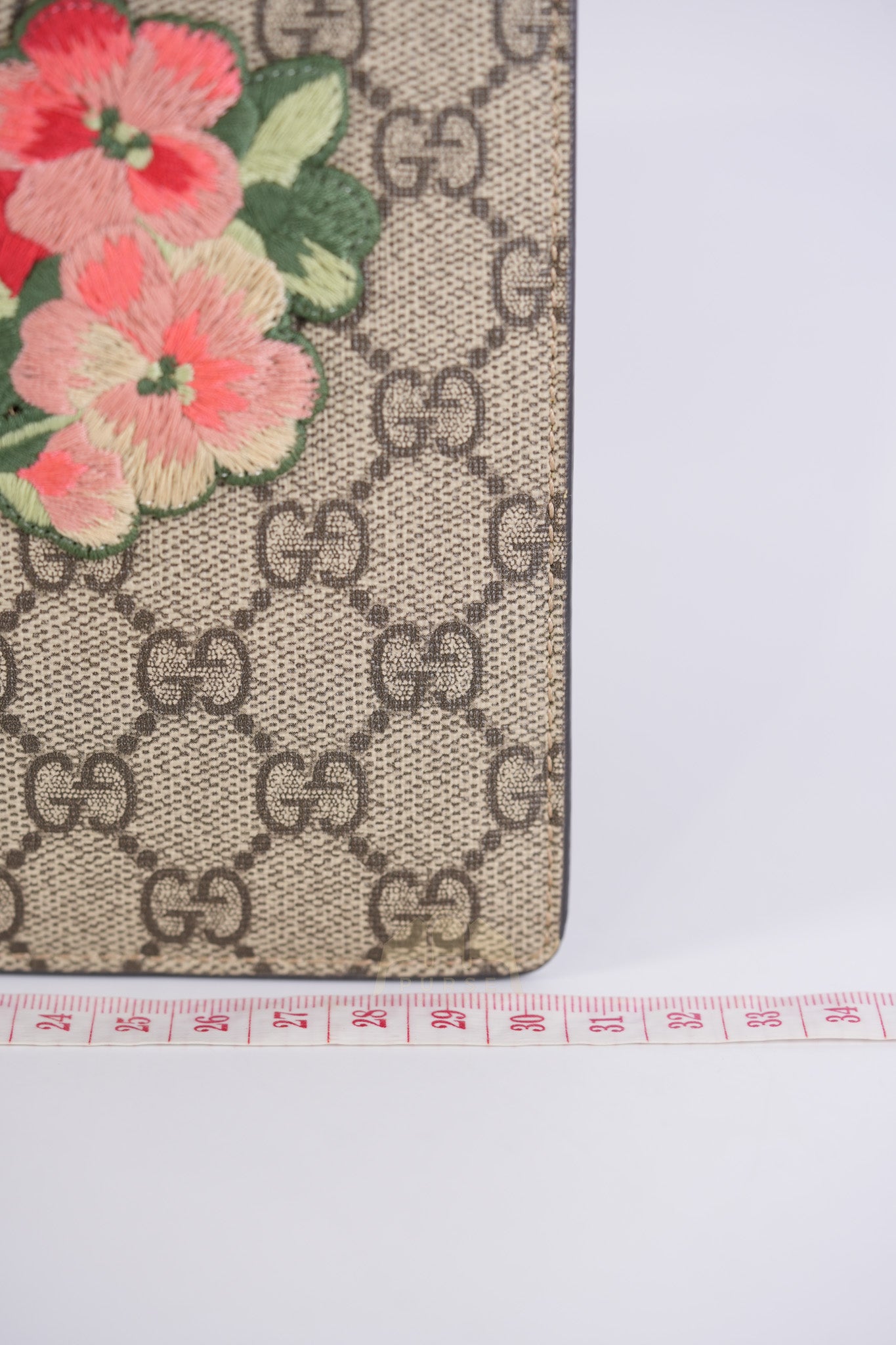 Heart Patch Pouch in GG Supreme Canvas | Purse Maison Luxury Bags Shop