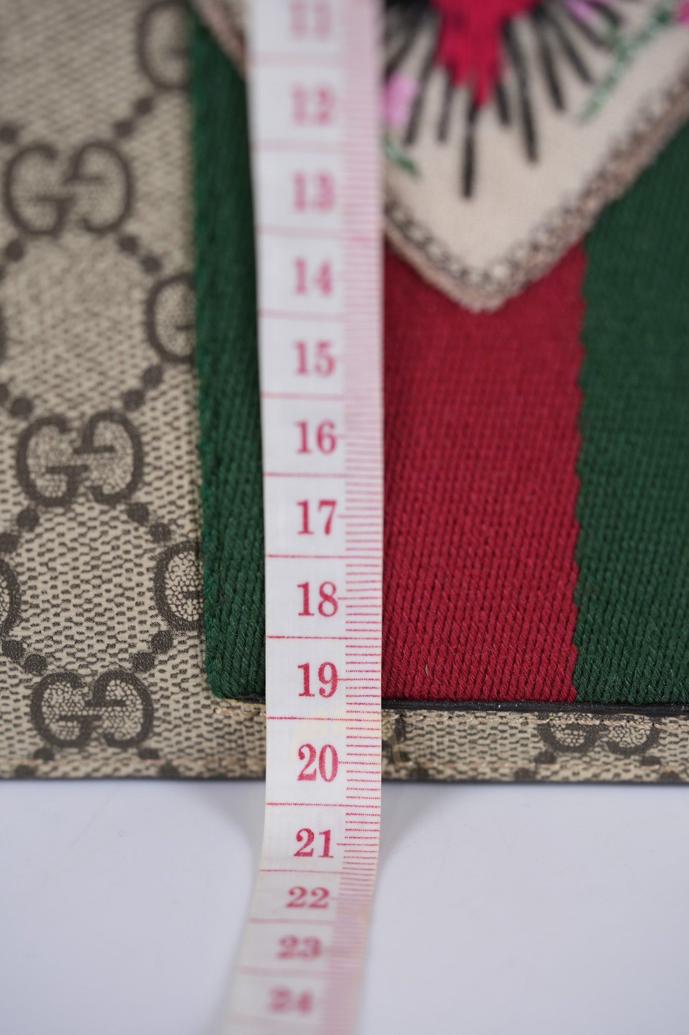 Heart Patch Pouch in GG Supreme Canvas | Purse Maison Luxury Bags Shop