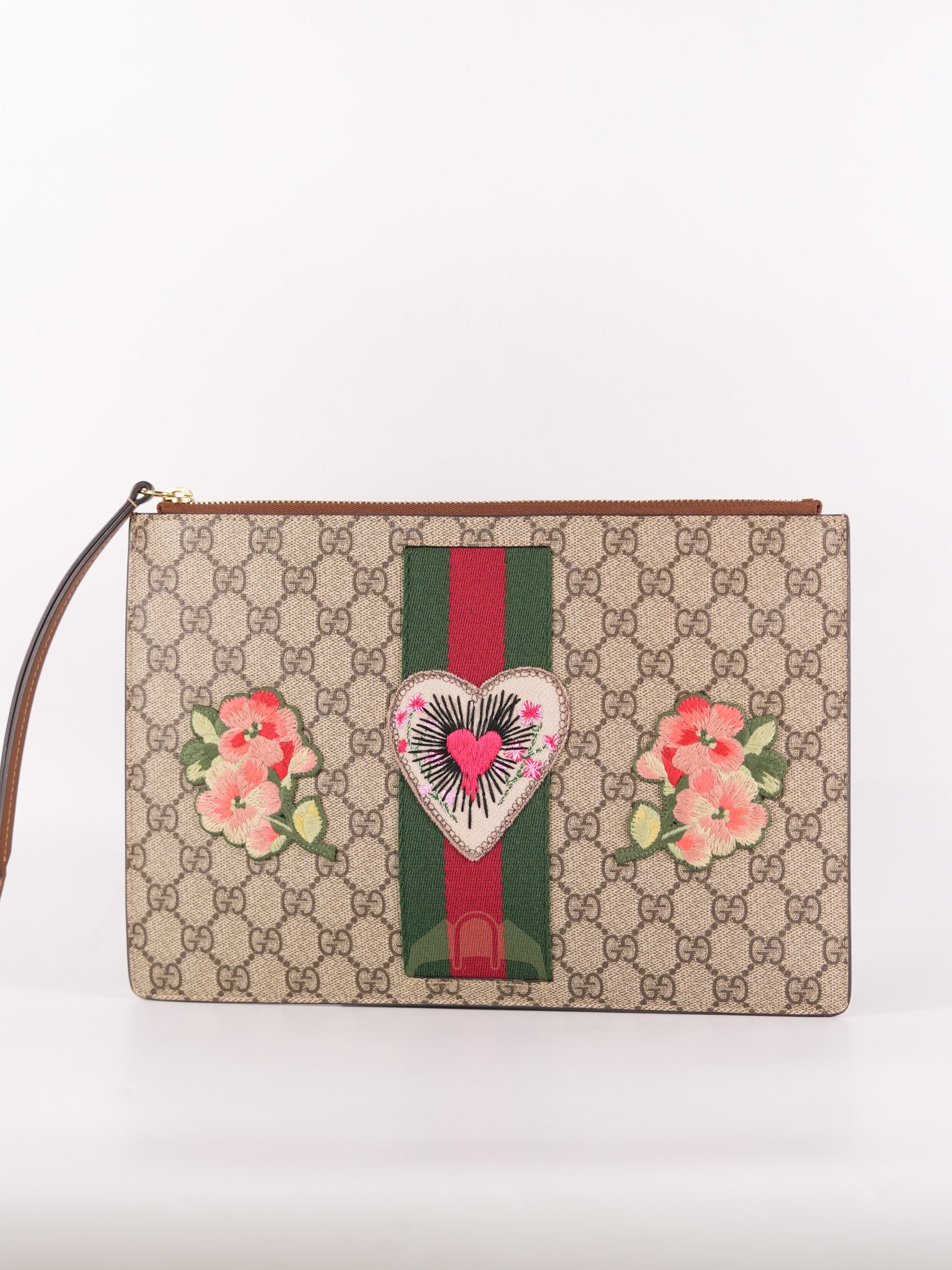Heart Patch Pouch in GG Supreme Canvas | Purse Maison Luxury Bags Shop