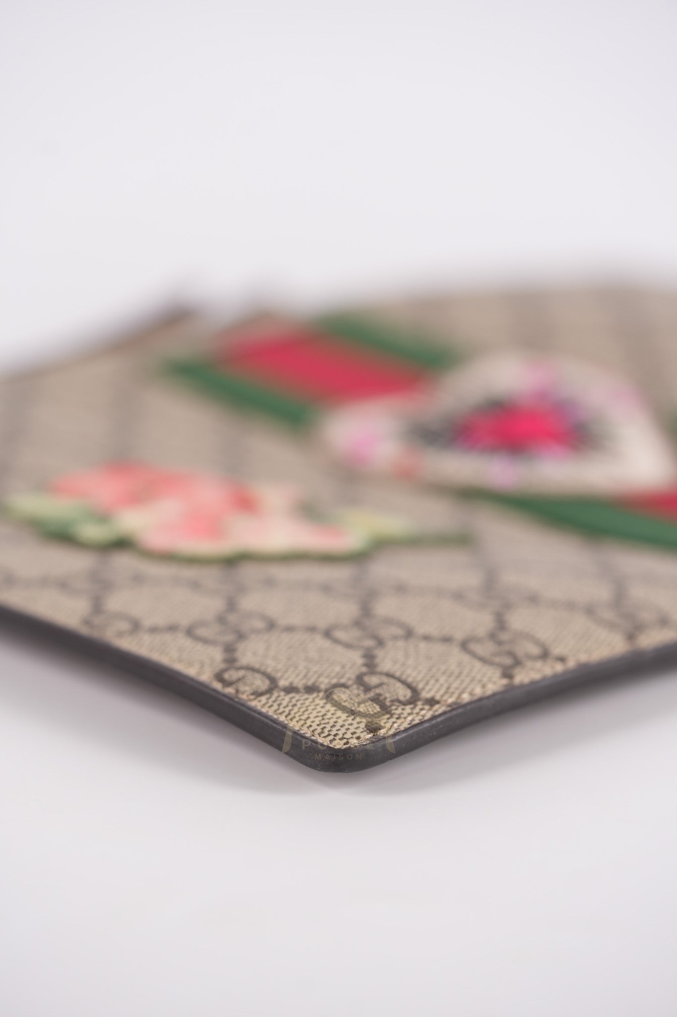 Heart Patch Pouch in GG Supreme Canvas | Purse Maison Luxury Bags Shop