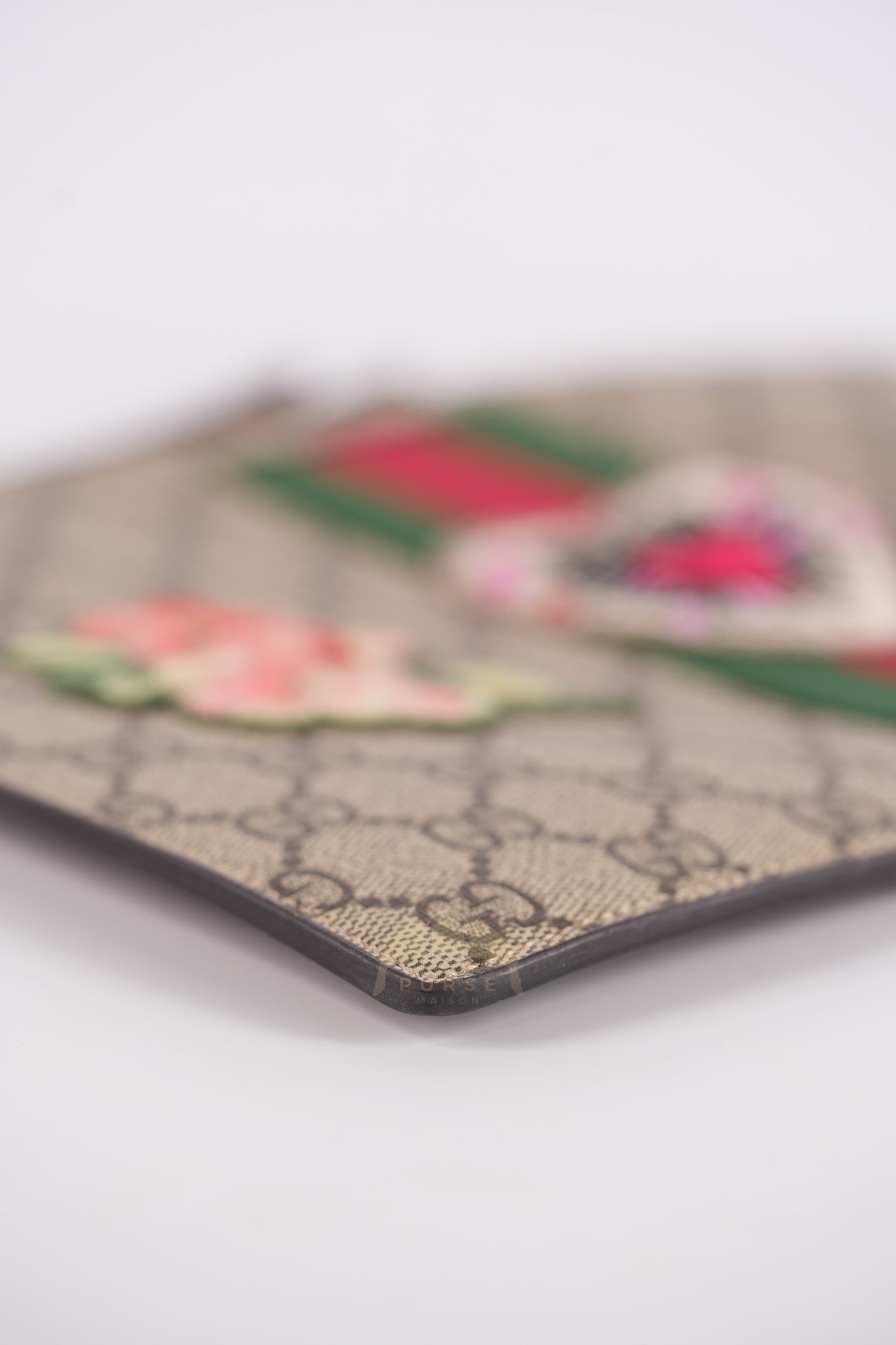 Heart Patch Pouch in GG Supreme Canvas | Purse Maison Luxury Bags Shop