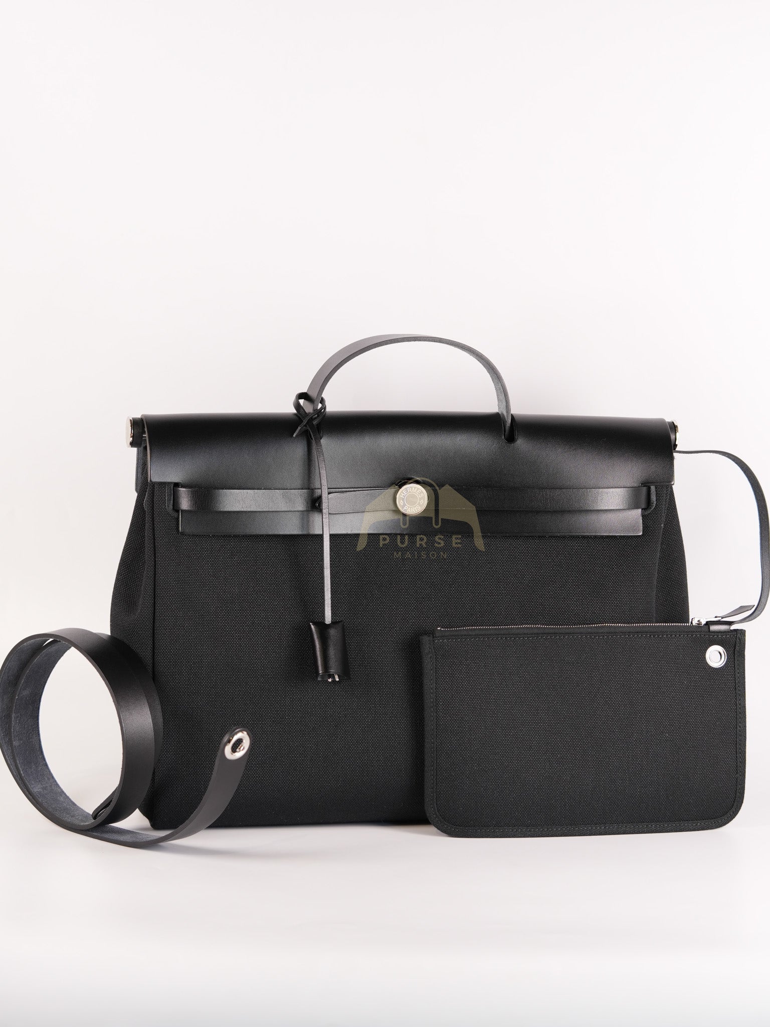 Herbag Messenger 39 in Black Military Toile Vache Hunter & Palladium Hardware Stamp K(2025) | Purse Maison Luxury Bags Shop