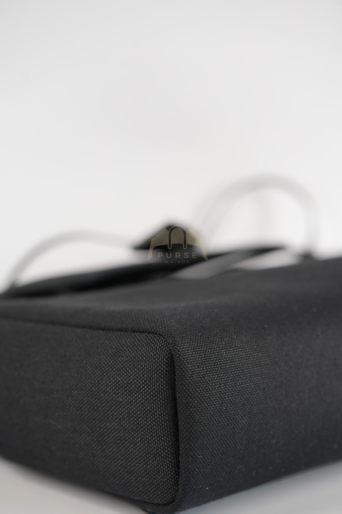 Herbag Messenger 39 in Black Military Toile Vache Hunter & Palladium Hardware Stamp K(2025) | Purse Maison Luxury Bags Shop