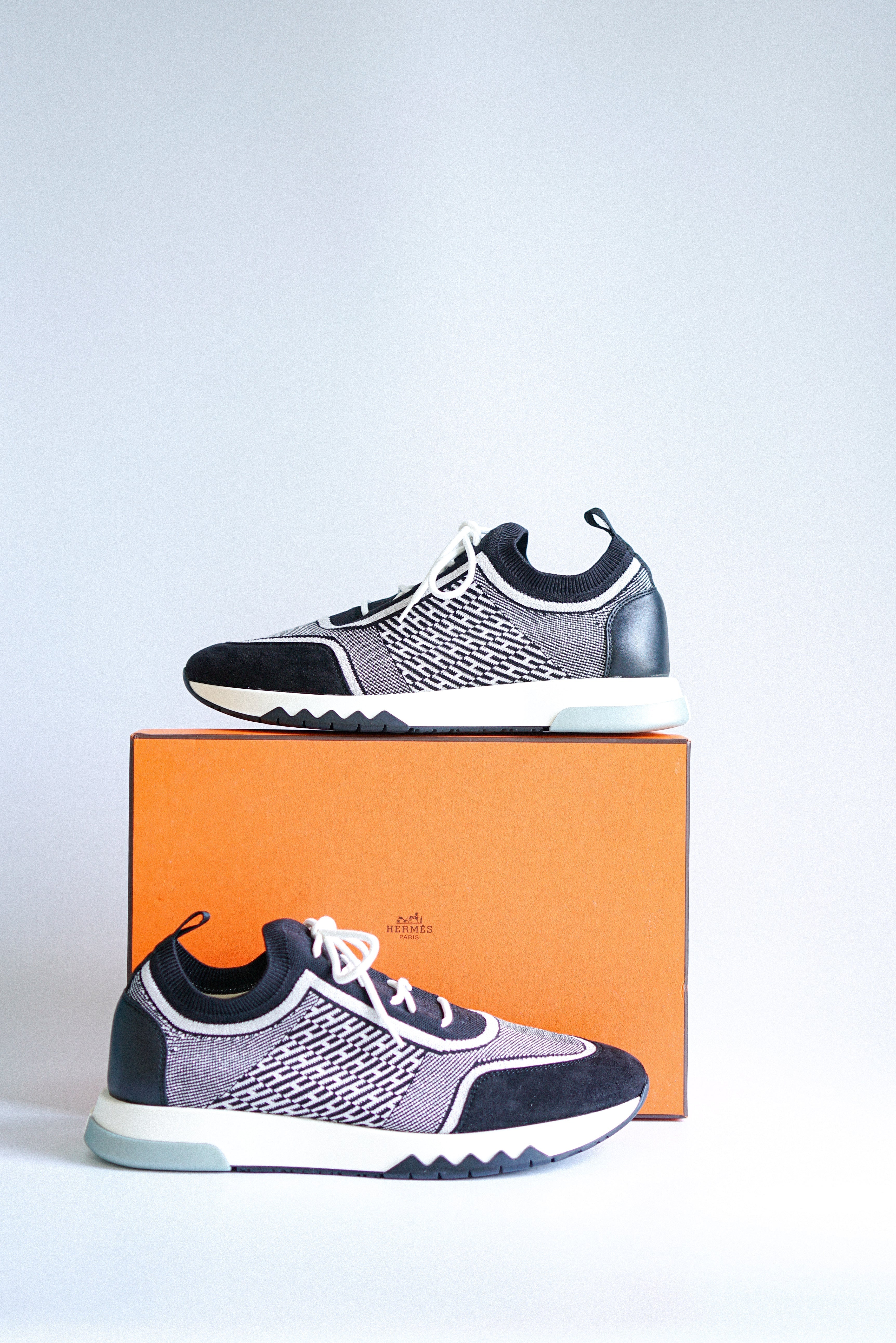 Hermes Fabric and Suede Addict Women’s Low Sneakers (Black/White) Size 40 EUR, 26.5cm