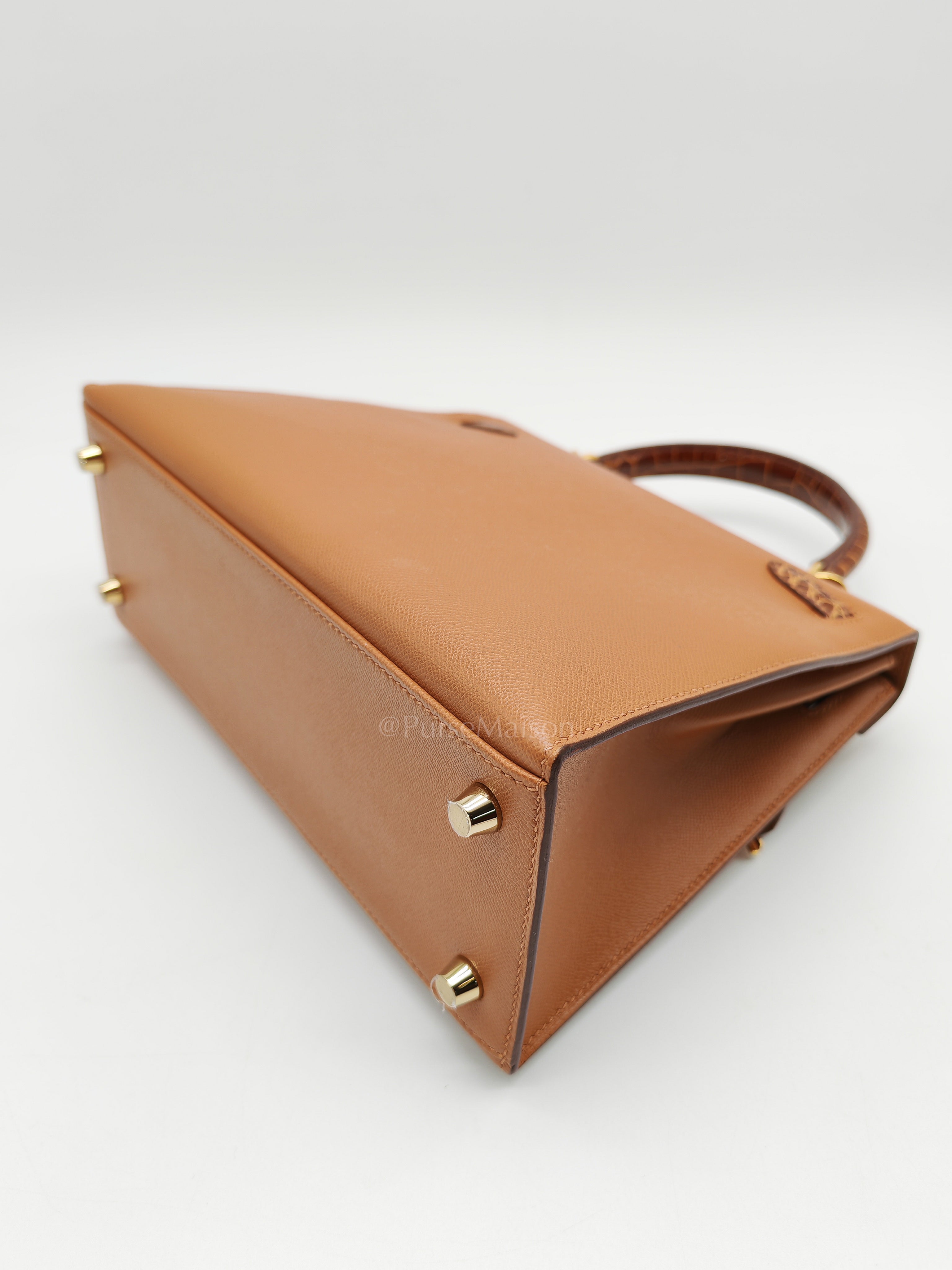 Kelly 25 Sellier in Gold Madame Leather and Shiny Croc Touch and Gold Hardware Stamp U (2022) | Purse Maison Luxury Bags Shop