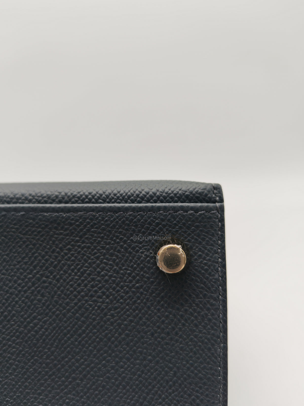 Hermes Kelly 25 Sellier in Gris Misty Epsom Leather and Permabrass Hardware Stamp W (2024) | Purse Maison Luxury Bags Shop