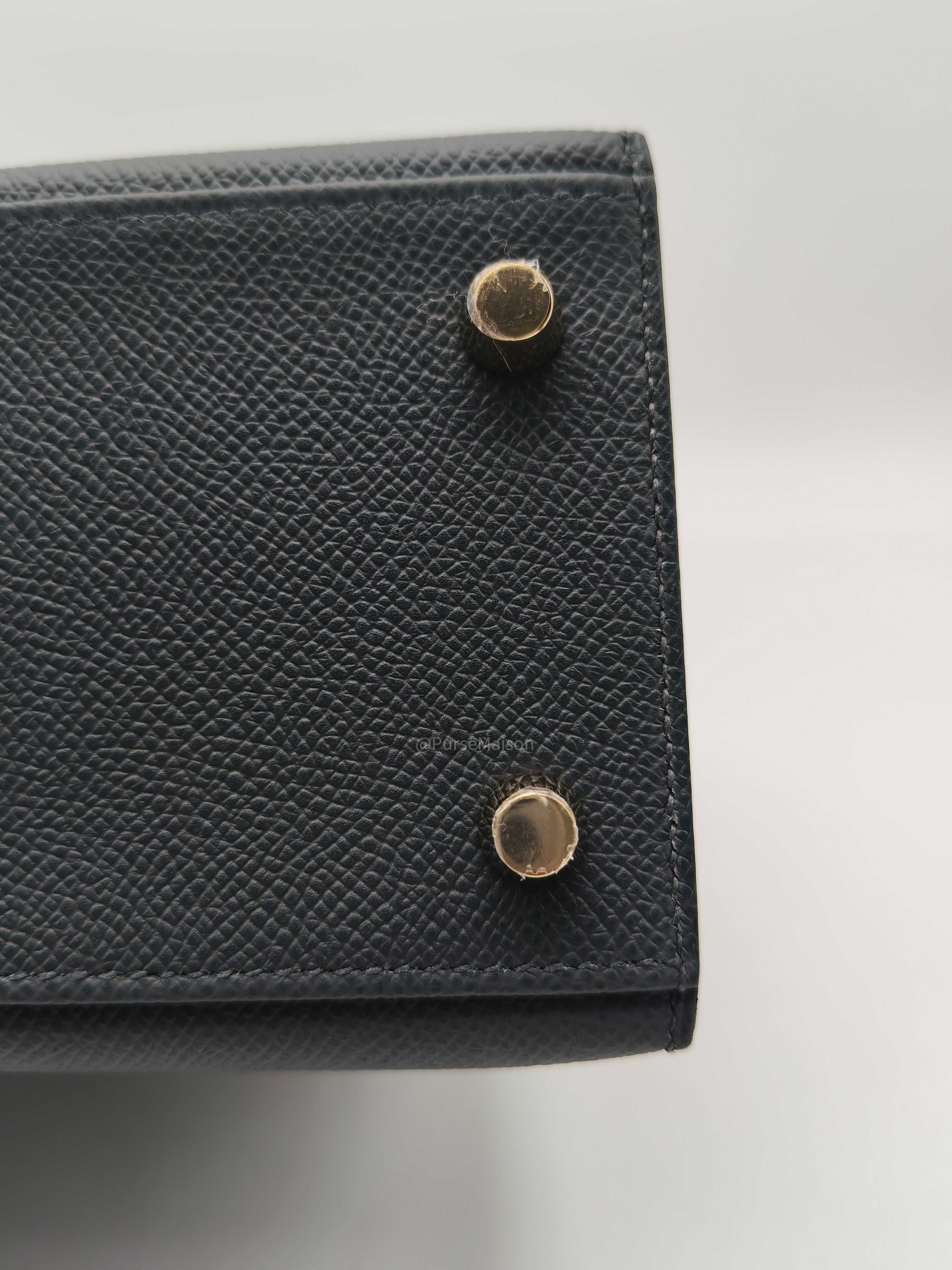 Hermes Kelly 25 Sellier in Gris Misty Epsom Leather and Permabrass Hardware Stamp W (2024) | Purse Maison Luxury Bags Shop