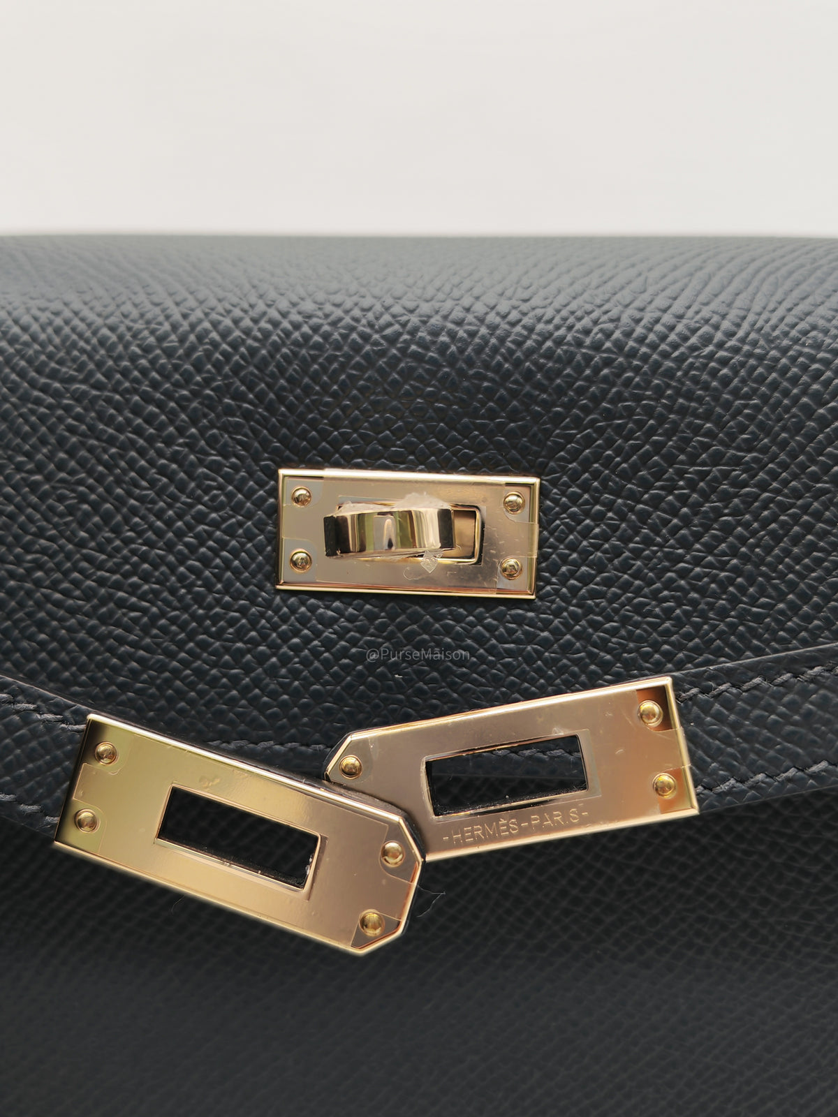 Hermes Kelly 25 Sellier in Gris Misty Epsom Leather and Permabrass Hardware Stamp W (2024) | Purse Maison Luxury Bags Shop