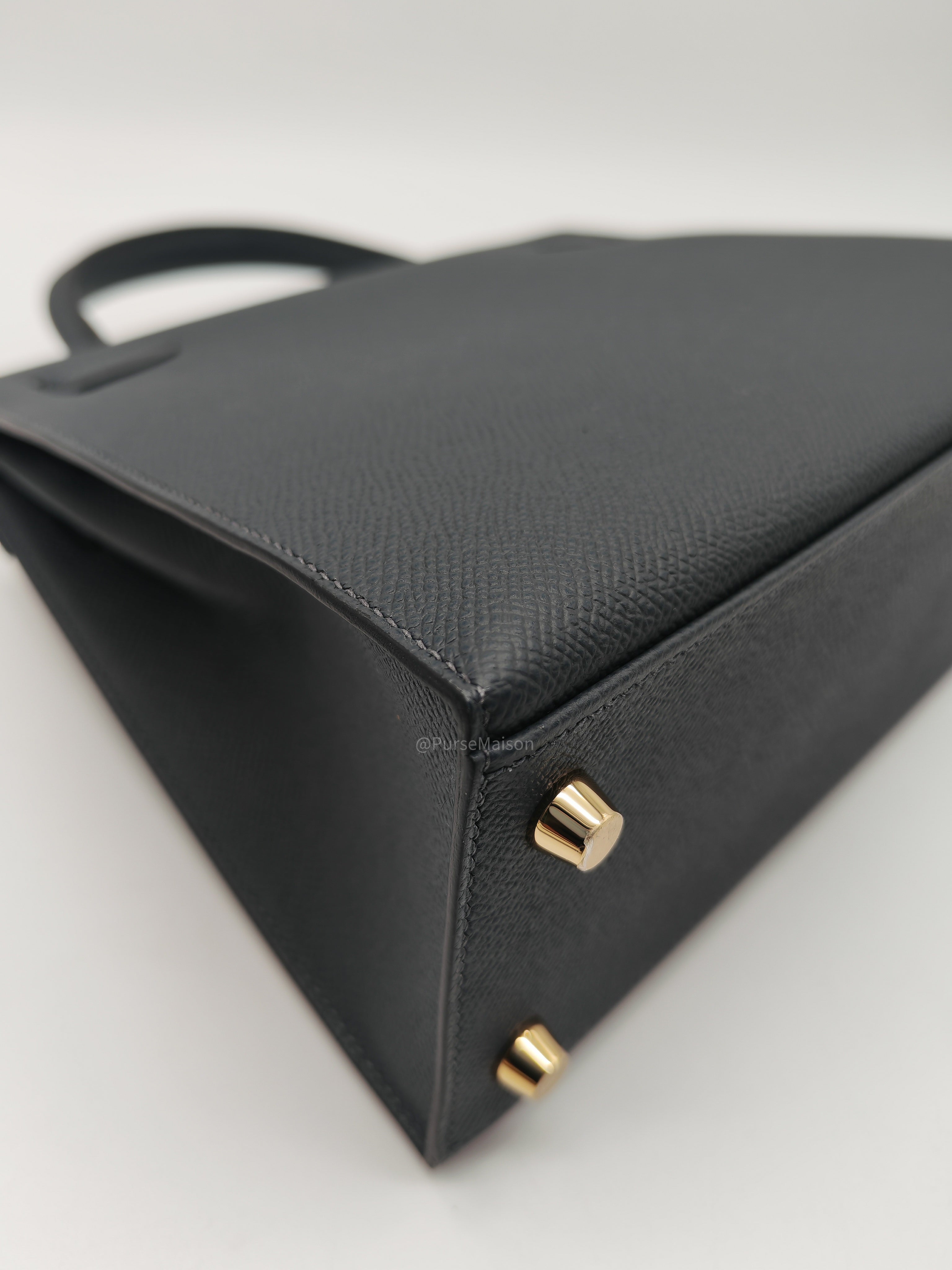 Hermes Kelly 25 Sellier in Gris Misty Epsom Leather and Permabrass Hardware Stamp W (2024) | Purse Maison Luxury Bags Shop