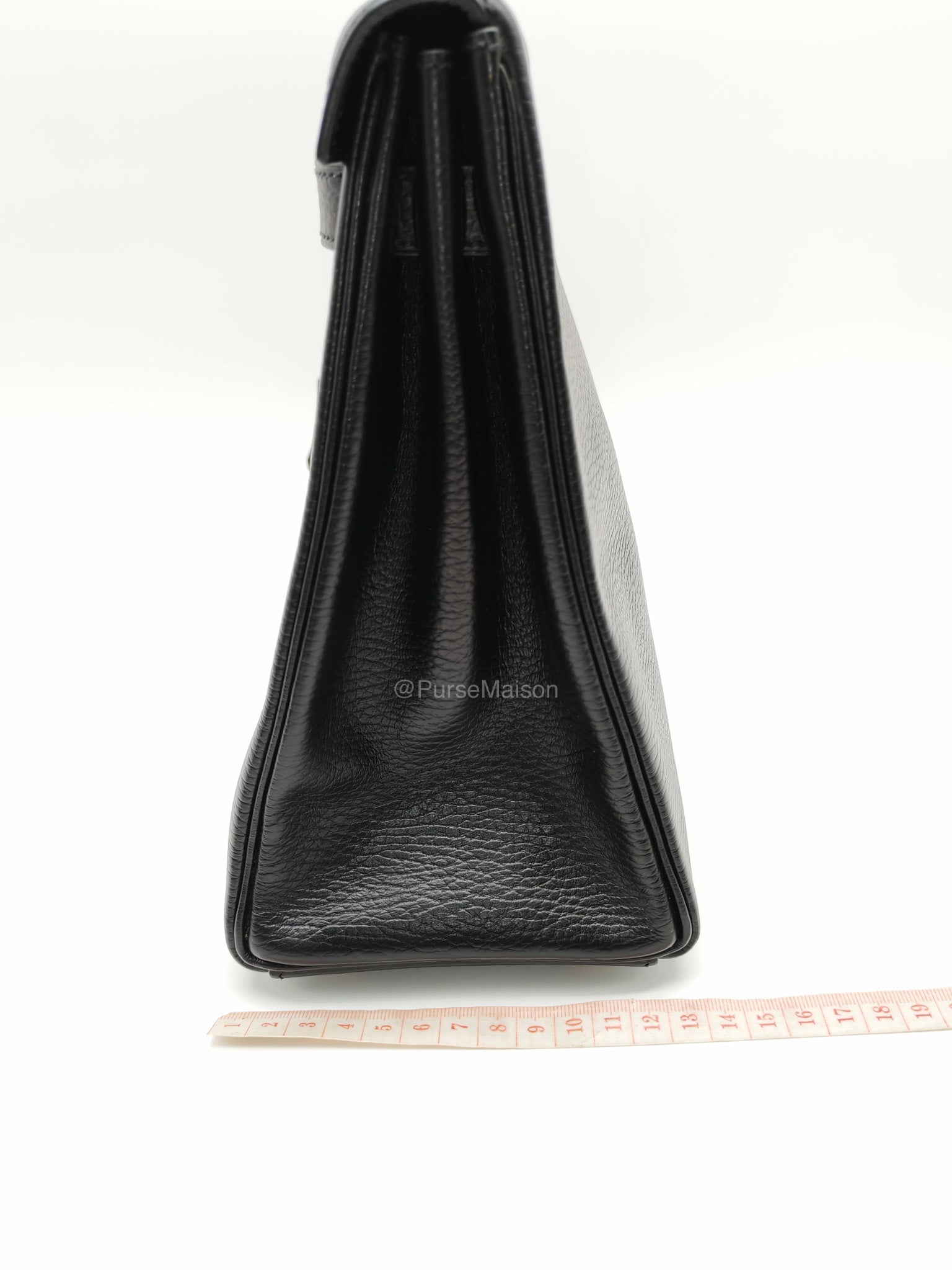 Hermes Kelly 32 in Black Ardennes Taurillon Leather Gold Hardware Stamp Square E(2001) | Purse Maison Luxury Bags Shop