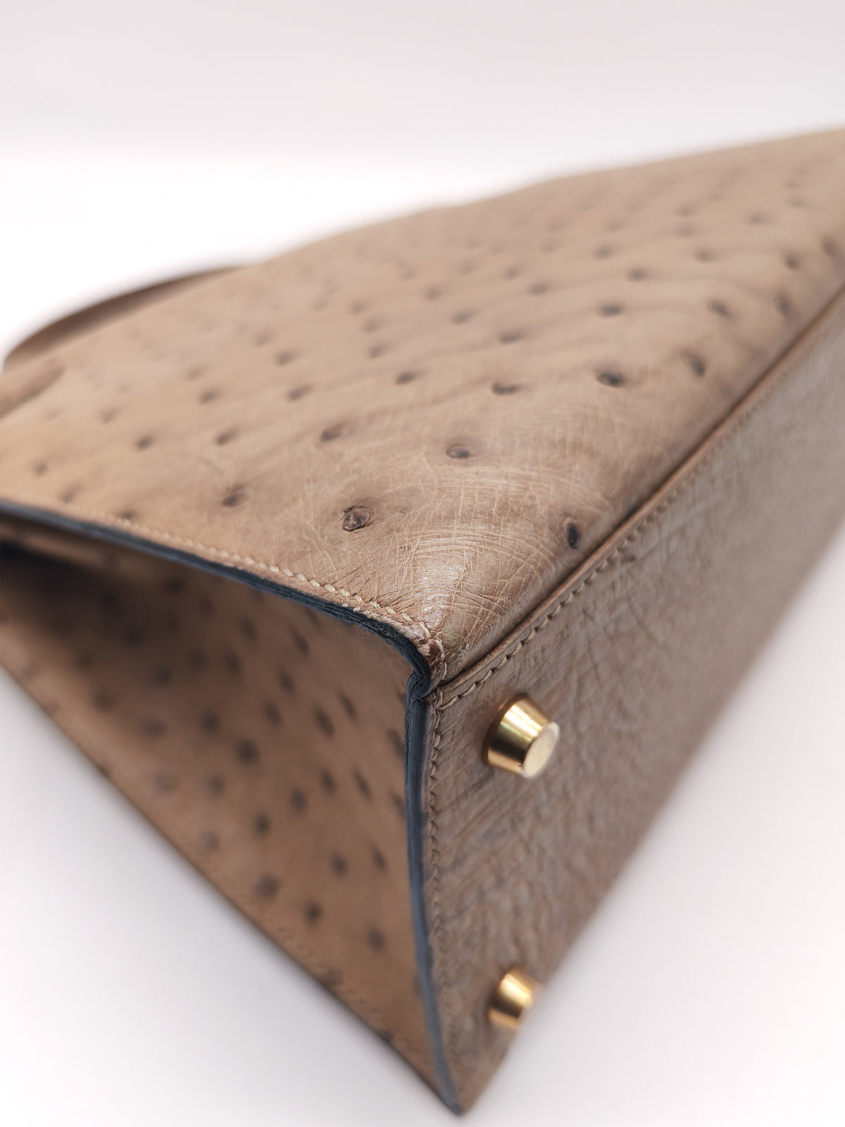 Hermes Kelly 32 Sellier in Mousse Ostrich Leather in Gold Hardware Stamp X Circle (1994) | Purse Maison Luxury Bags Shop