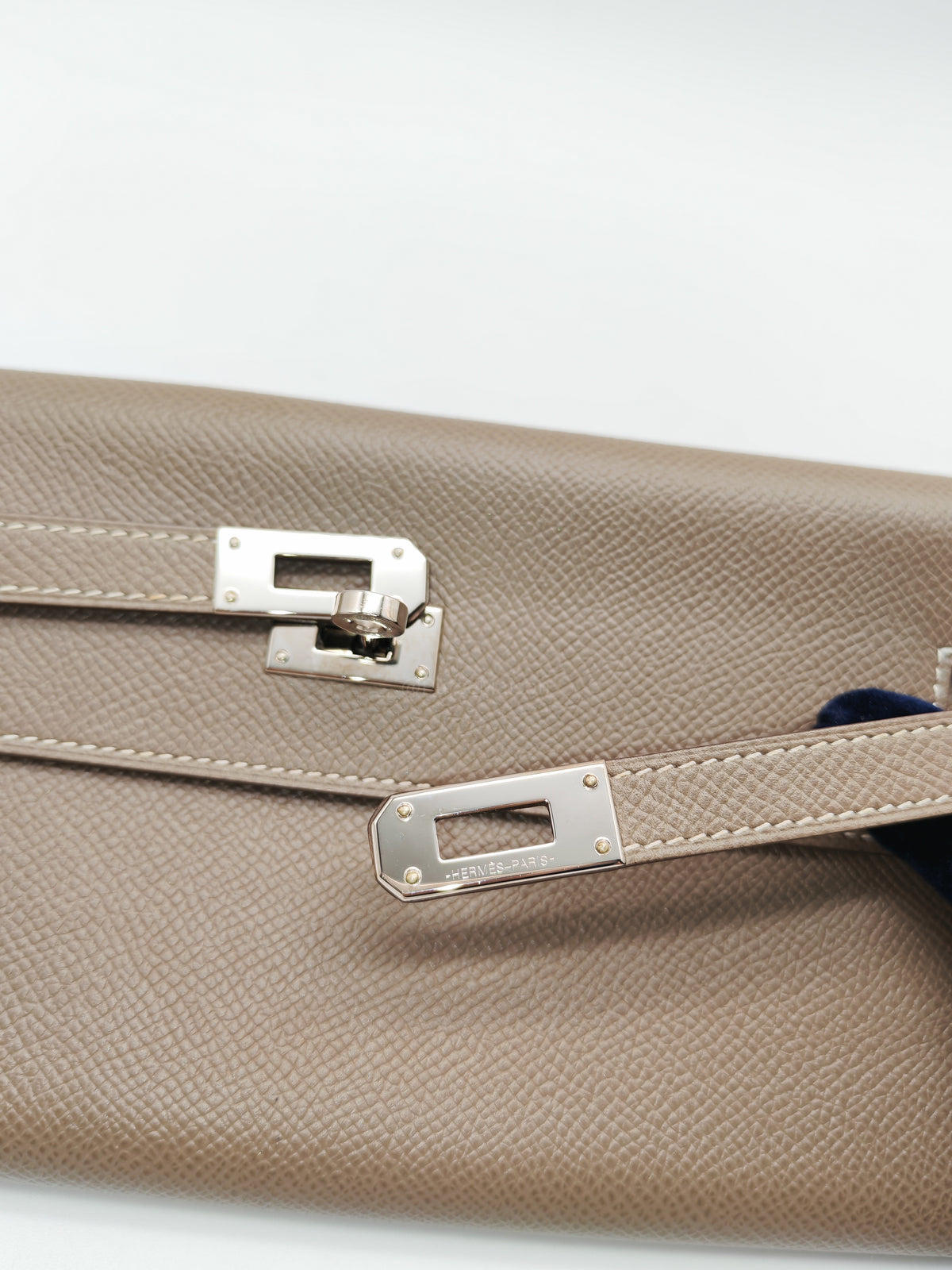 Hermes Kelly Wallet in Etoupe Epsom Leather and Palladium Hardware Stamp A (2017) | Purse Maison Luxury Bags Shop