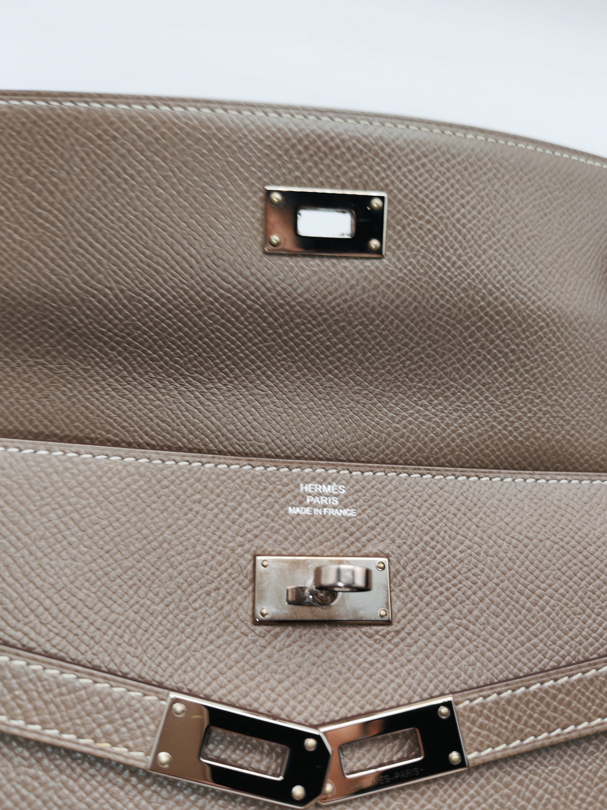 Hermes Kelly Wallet in Etoupe Epsom Leather and Palladium Hardware Stamp A (2017) | Purse Maison Luxury Bags Shop