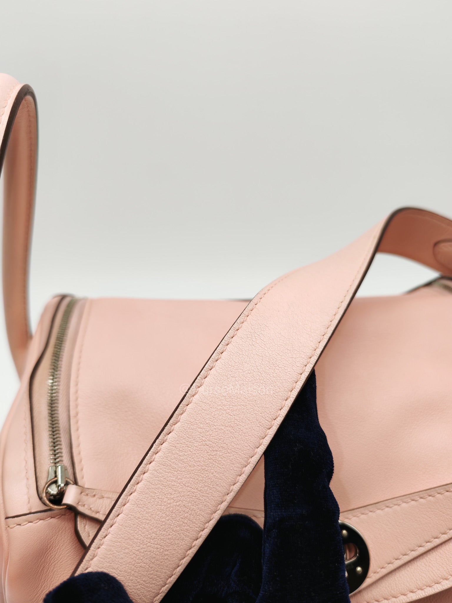Hermes Lindy 26 in Rose Sakura Swift Leather Palladium Hardware Stamp X(2016) | Purse Maison Luxury Bags Shop