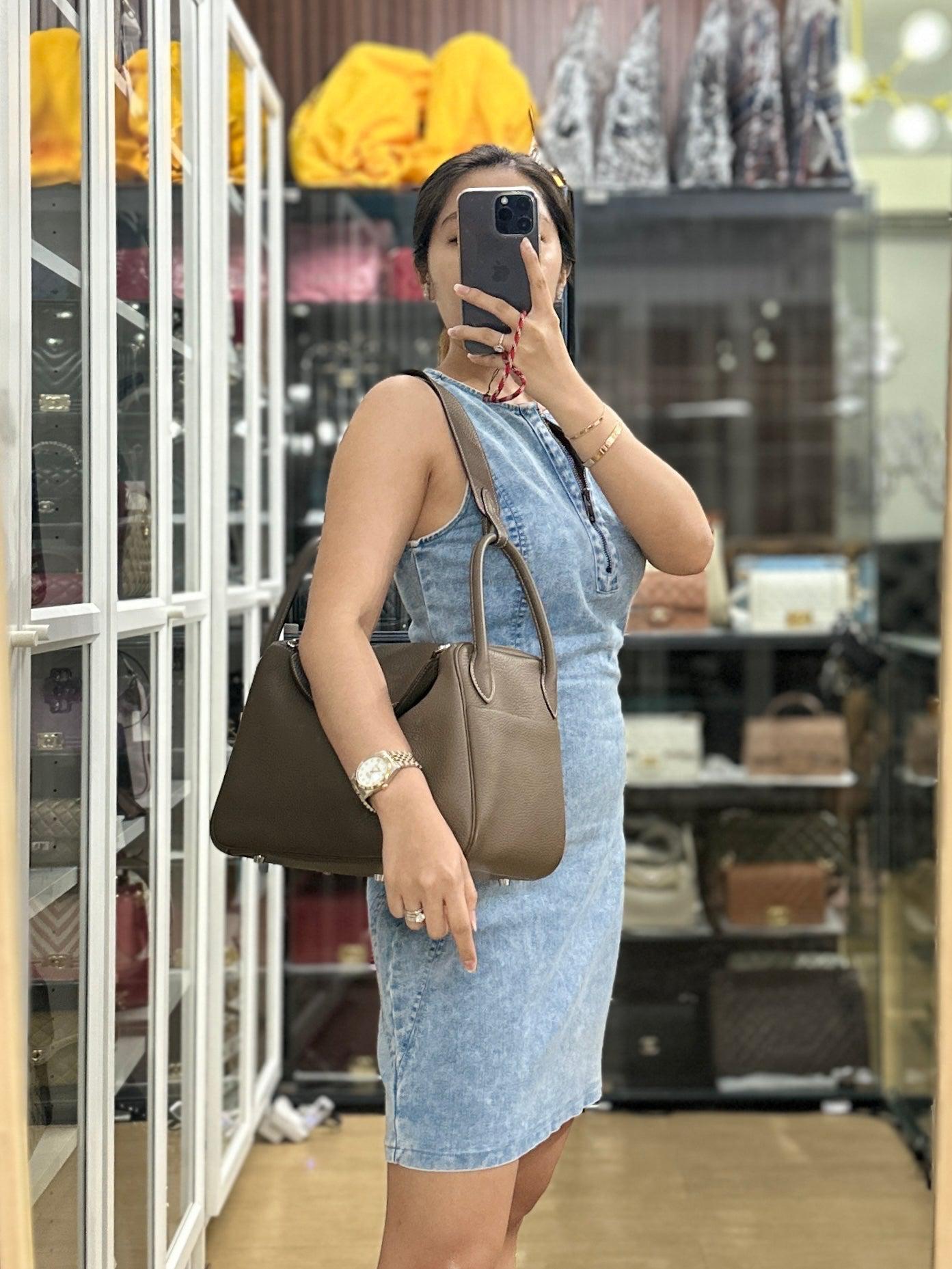 Hermes Lindy 30 Etoupe Clemence Palladium Hardware Stamp A | Purse Maison Luxury Bags Shop
