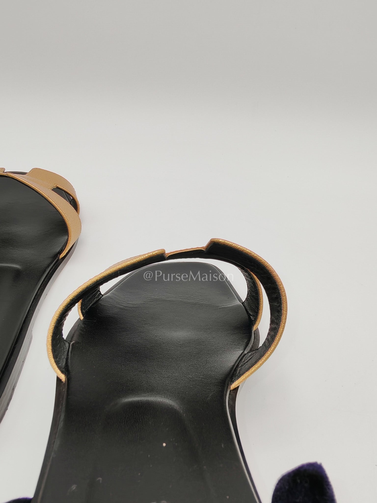 Hermes Oran Sandals in Metallic Gold "Dore" Chevre Leather size 40 EU (25.5 cm) | Purse Maison Luxury Bags Shop