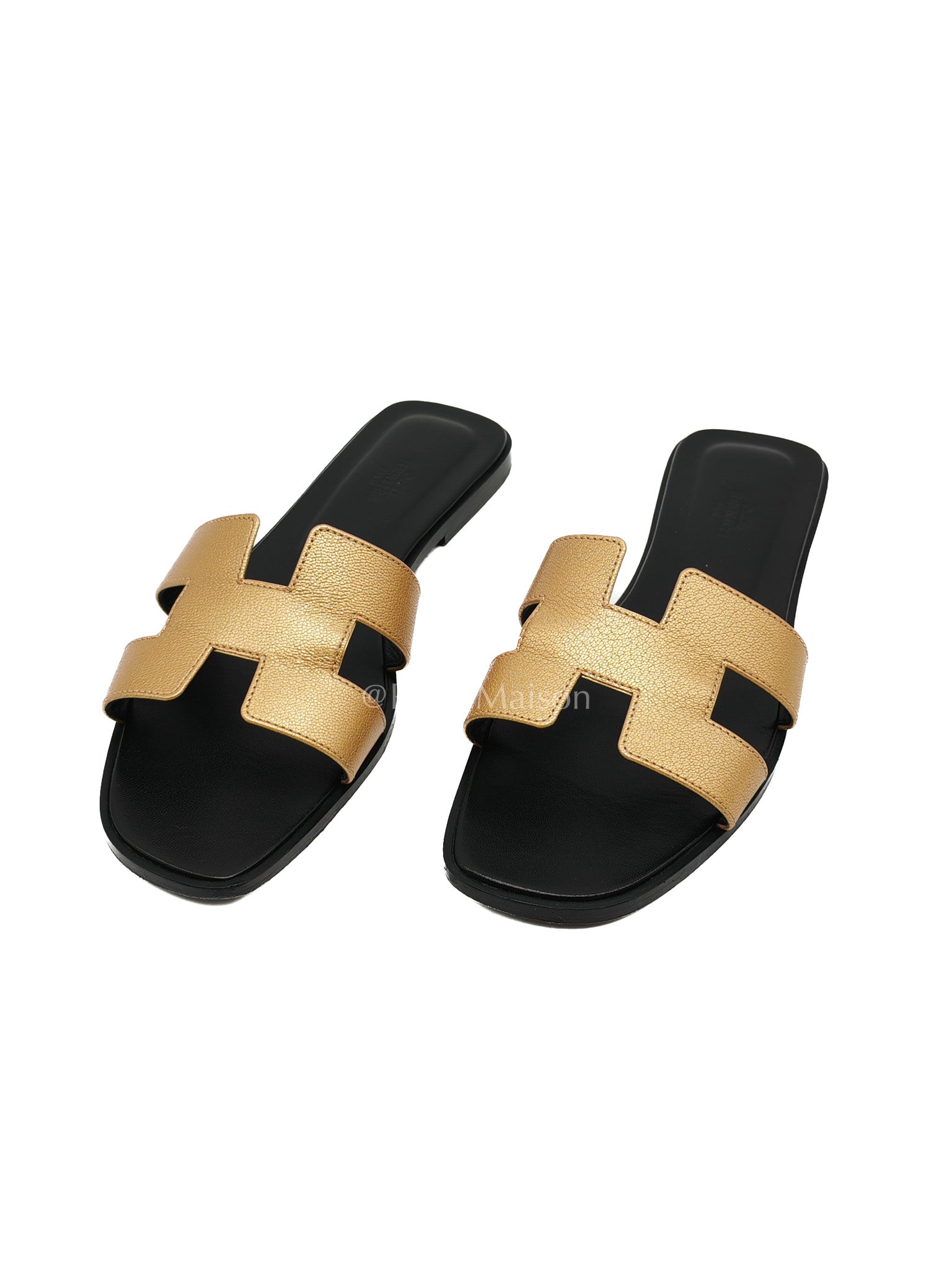 Hermes Oran Sandals in Metallic Gold "Dore" Chevre Leather size 40 EU (25.5 cm) | Purse Maison Luxury Bags Shop