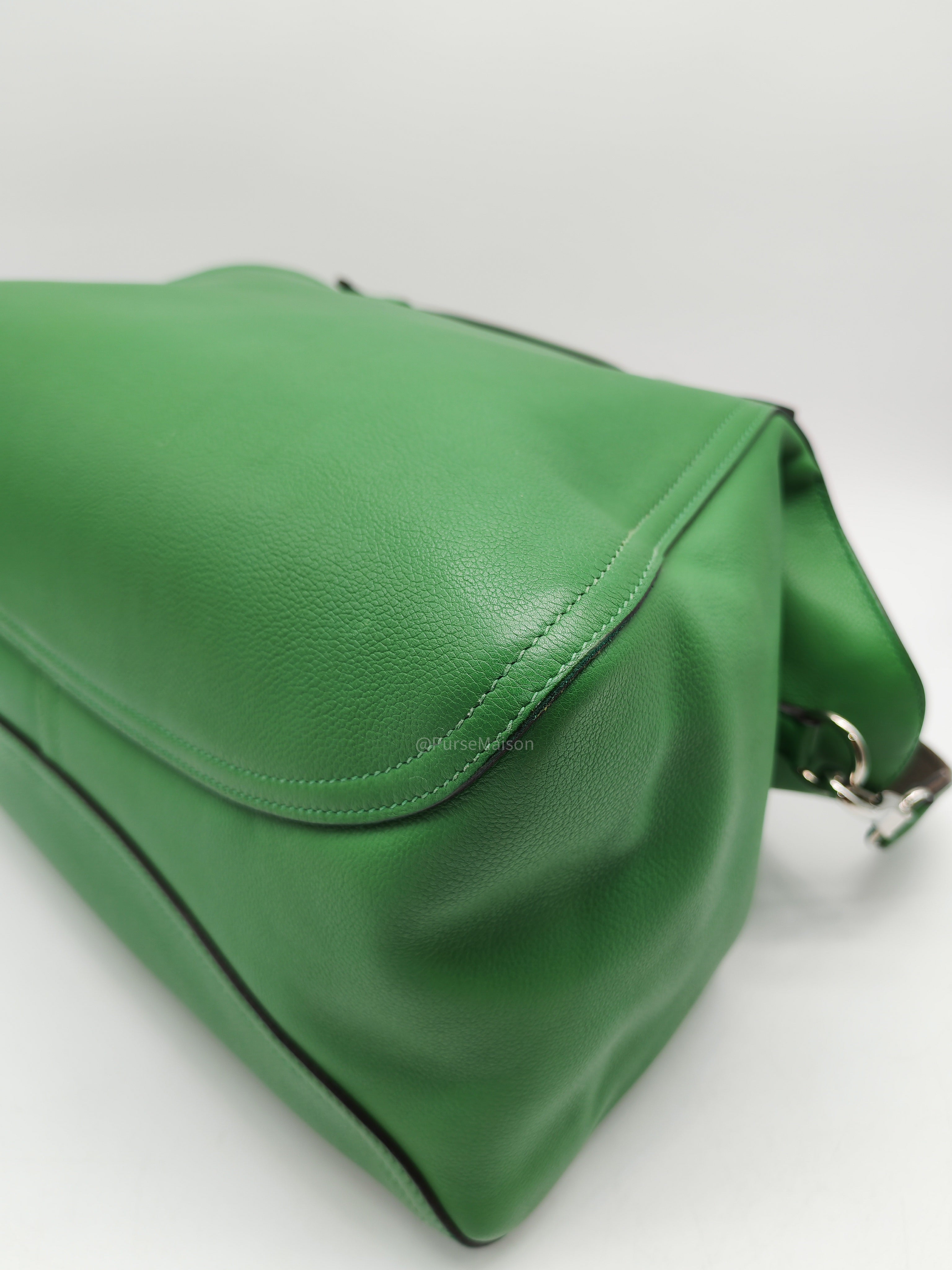 HERMÈS Sac Oxer Top Handle Bag Lager in Bambou Evercolor Leather Palladium Hardware Stamp T(2015) | Purse Maison Luxury Bags Shop