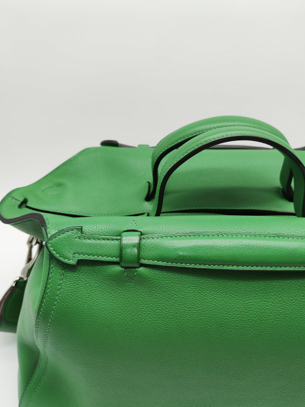 HERMÈS Sac Oxer Top Handle Bag Lager in Bambou Evercolor Leather Palladium Hardware Stamp T(2015) | Purse Maison Luxury Bags Shop