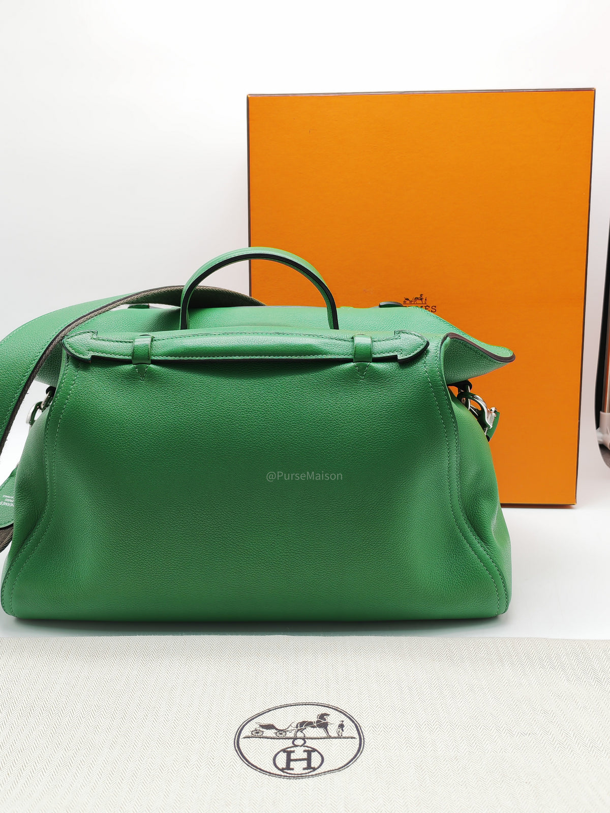 HERMÈS Sac Oxer Top Handle Bag Lager in Bambou Evercolor Leather Palladium Hardware Stamp T(2015) | Purse Maison Luxury Bags Shop