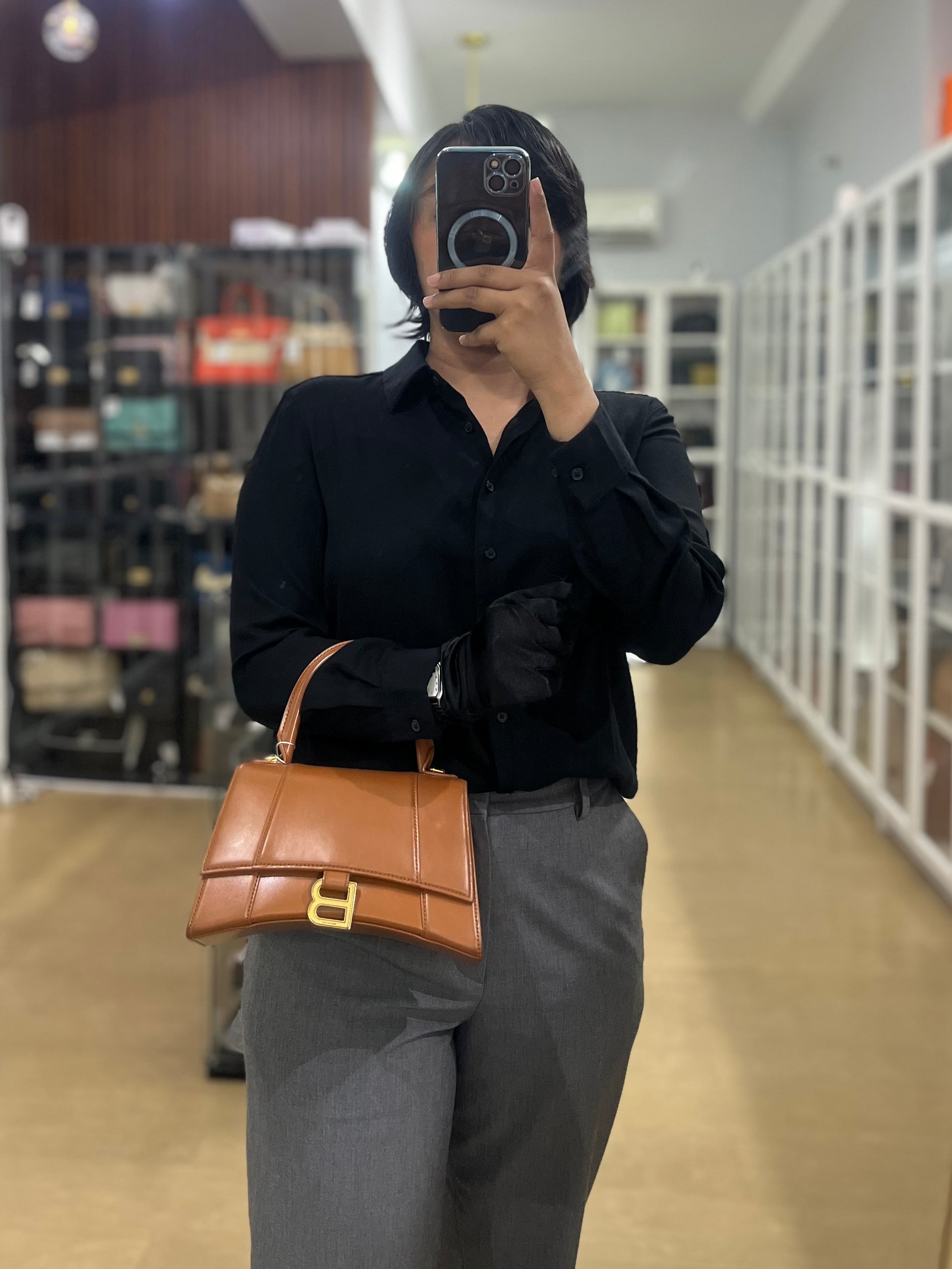 Hourglass in Brown Leather Top Handle Bag | Purse Maison Luxury Bags Shop