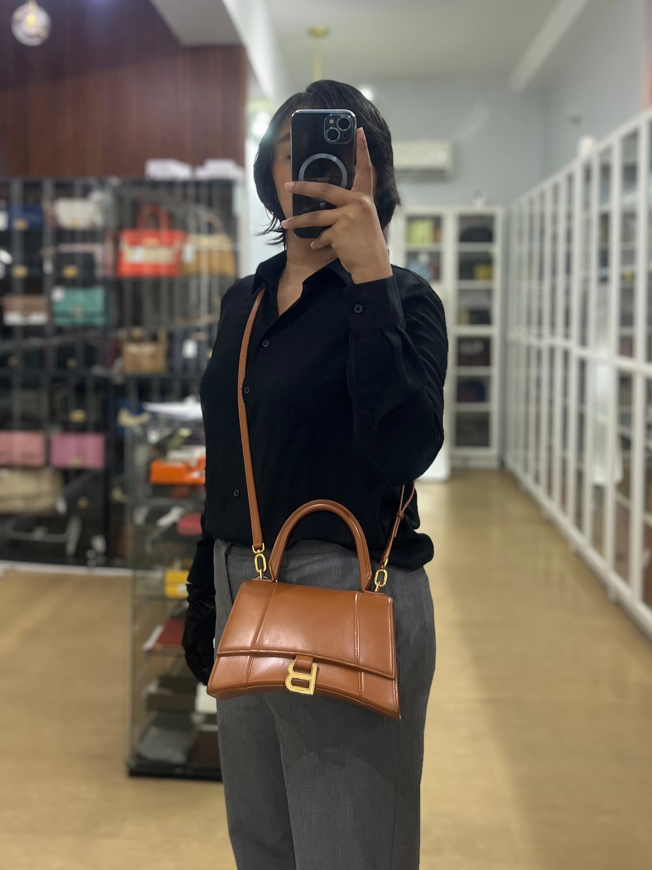 Hourglass in Brown Leather Top Handle Bag | Purse Maison Luxury Bags Shop