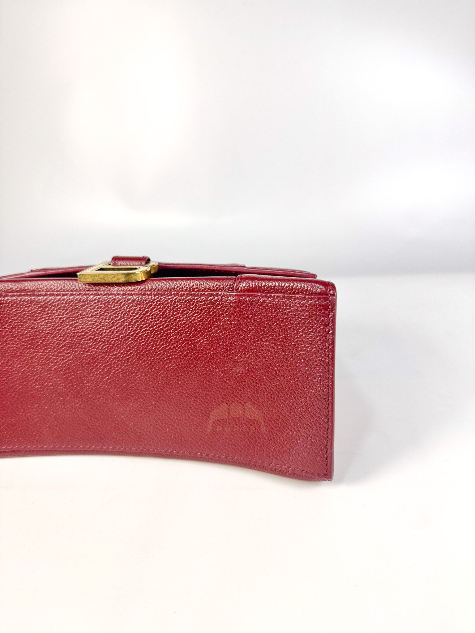 Hourglass Small in Dark Red Grained Leather | Purse Maison Luxury Bags Shop