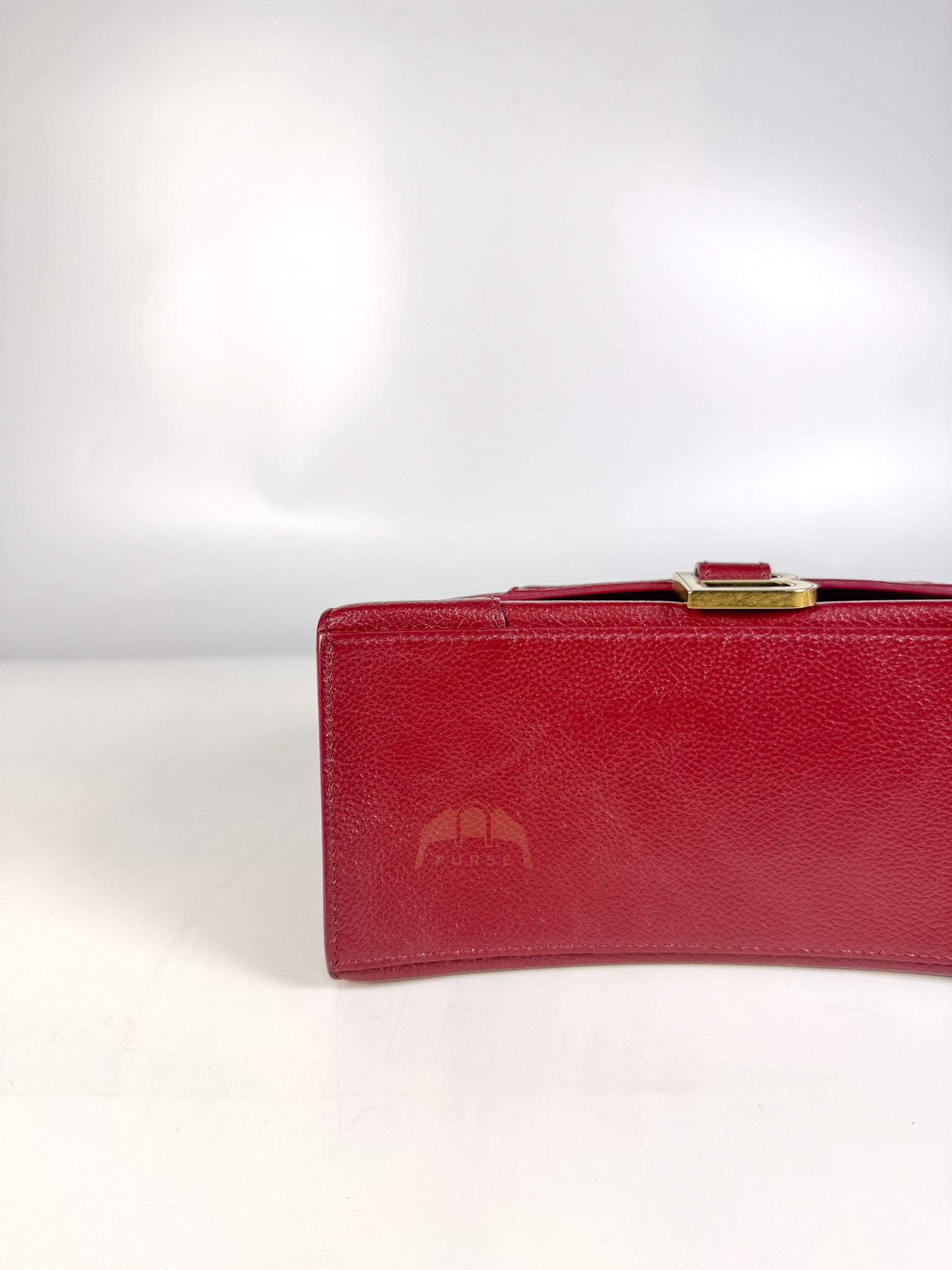 Hourglass Small in Dark Red Grained Leather | Purse Maison Luxury Bags Shop