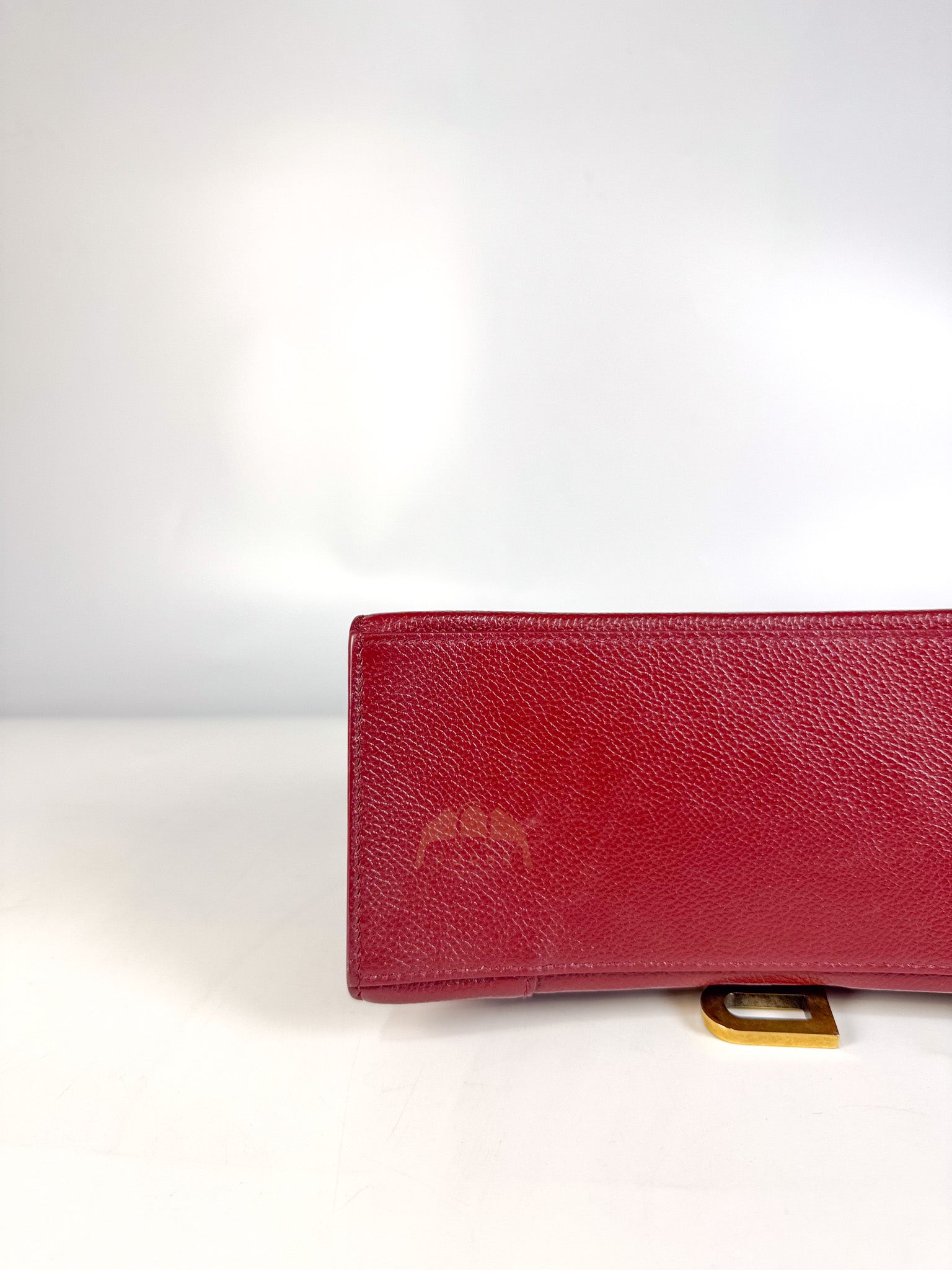 Hourglass Small in Dark Red Grained Leather | Purse Maison Luxury Bags Shop