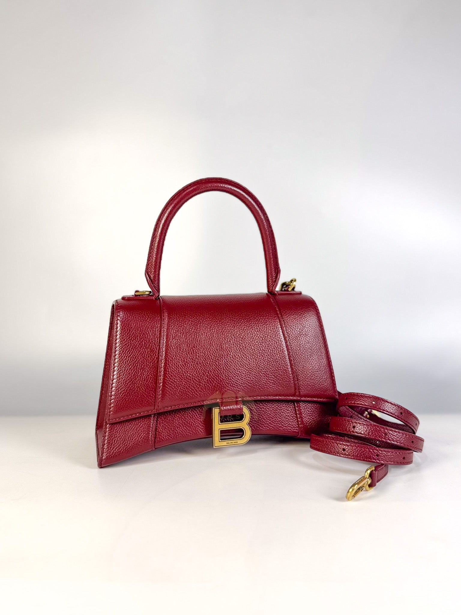 Hourglass Small in Dark Red Grained Leather | Purse Maison Luxury Bags Shop