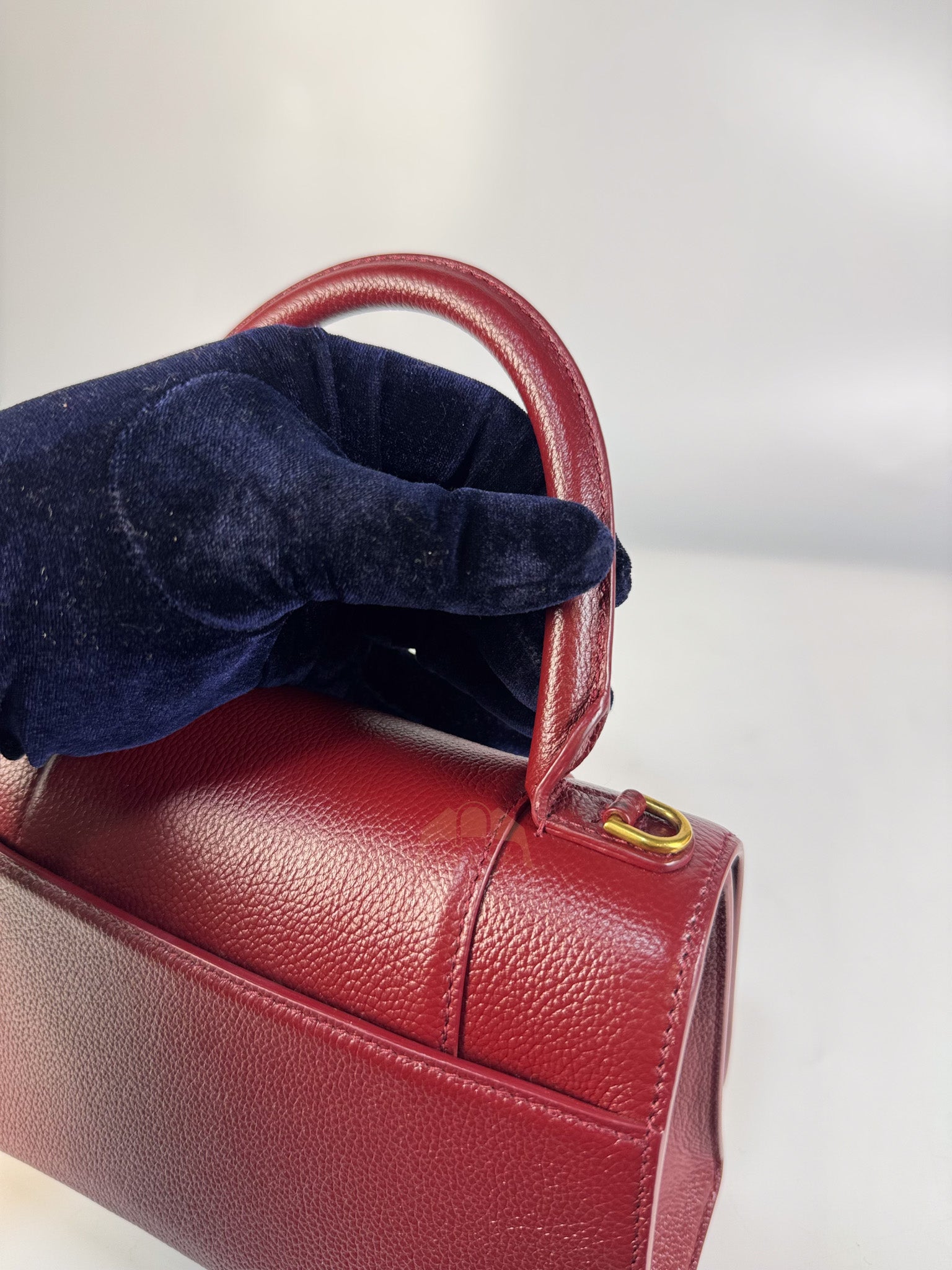 Hourglass Small in Dark Red Grained Leather | Purse Maison Luxury Bags Shop