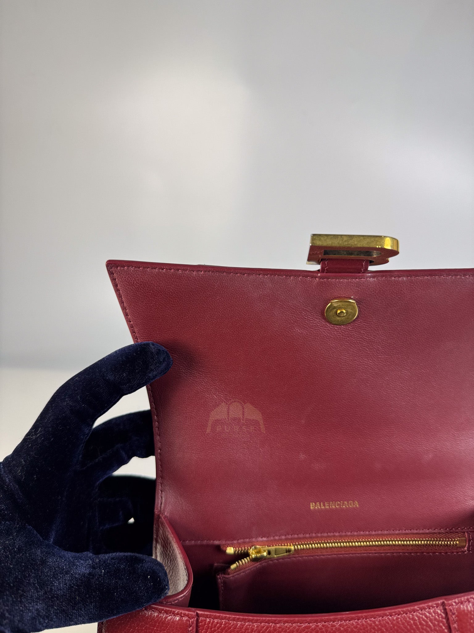 Hourglass Small in Dark Red Grained Leather | Purse Maison Luxury Bags Shop
