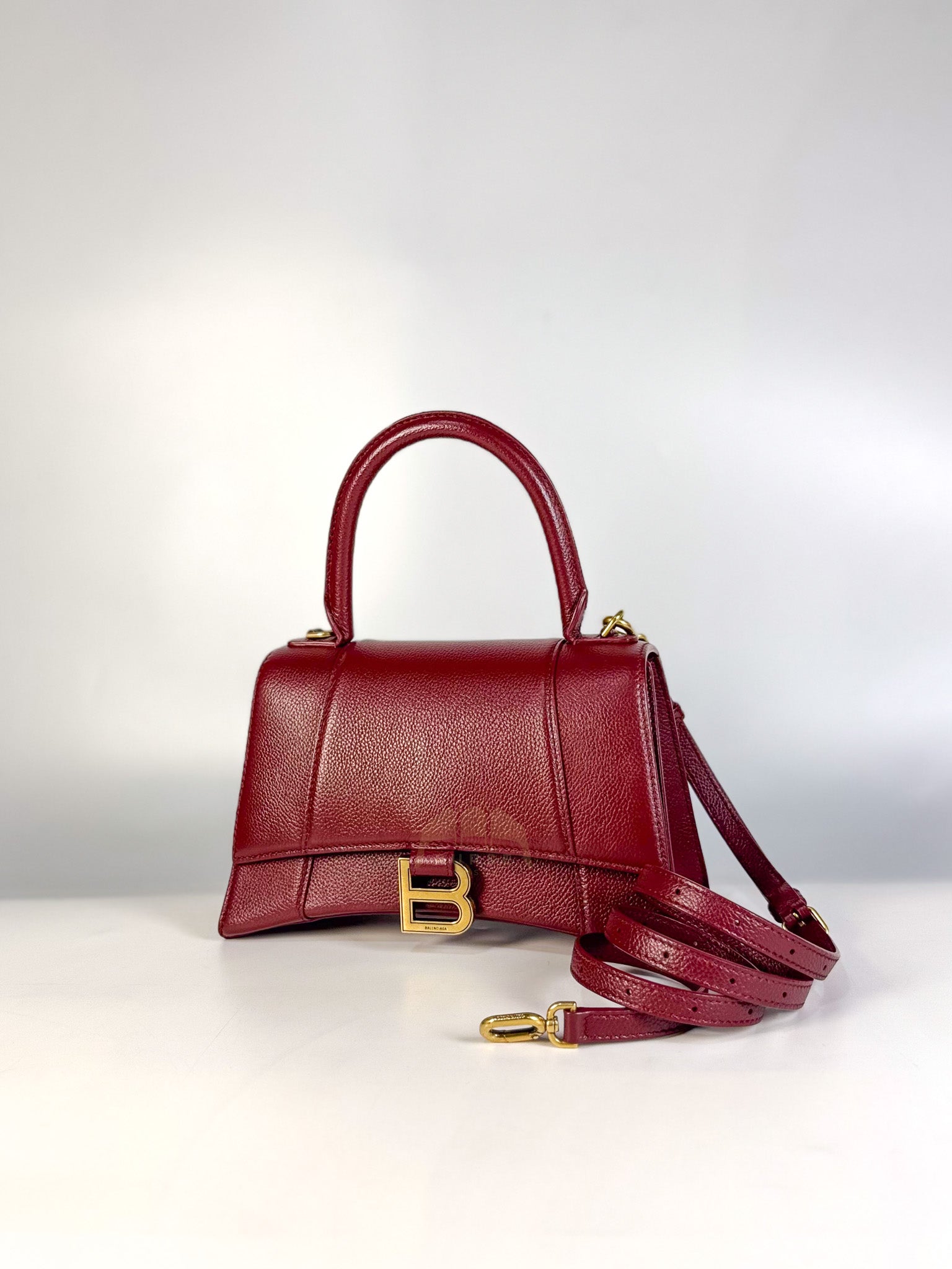 Hourglass Small in Dark Red Grained Leather | Purse Maison Luxury Bags Shop